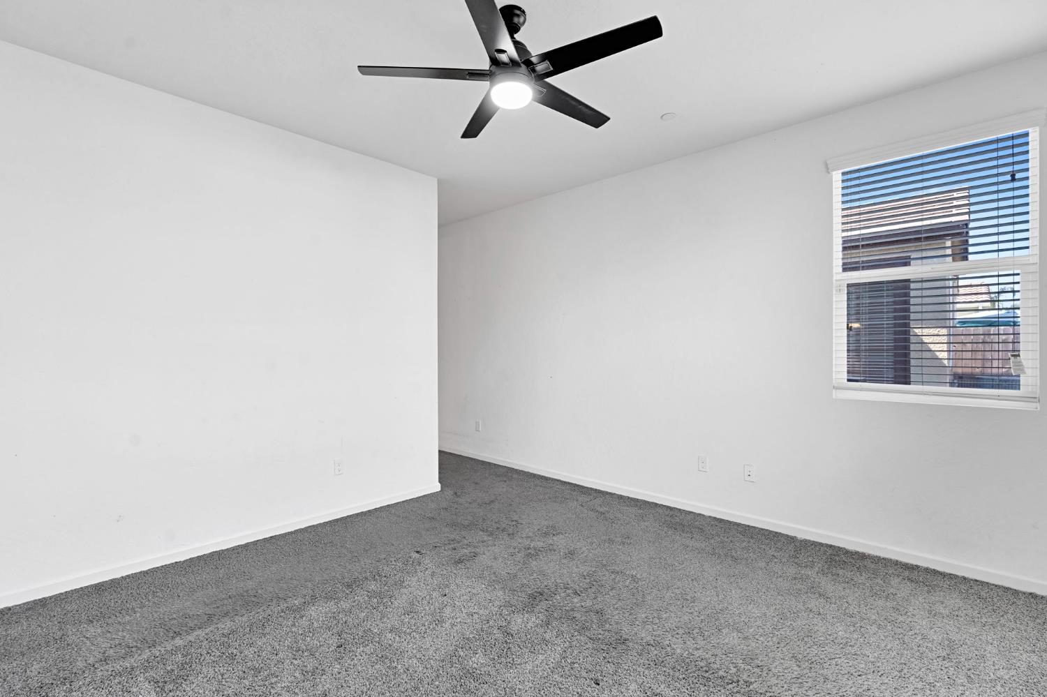 3037 Swift Ln, Clovis, CA 93619