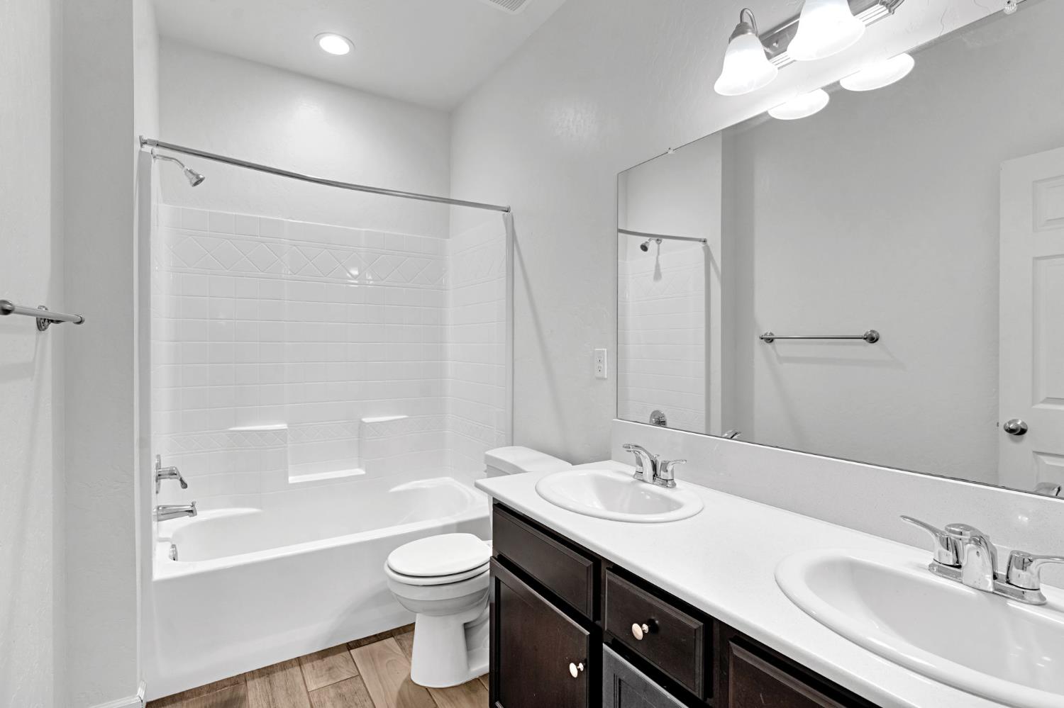 3037 Swift Ln, Clovis, CA 93619
