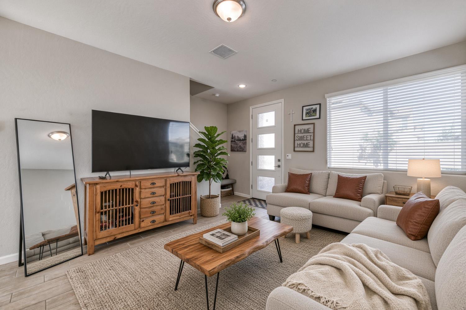 164 Arbor Dr S, Madera, CA 93636