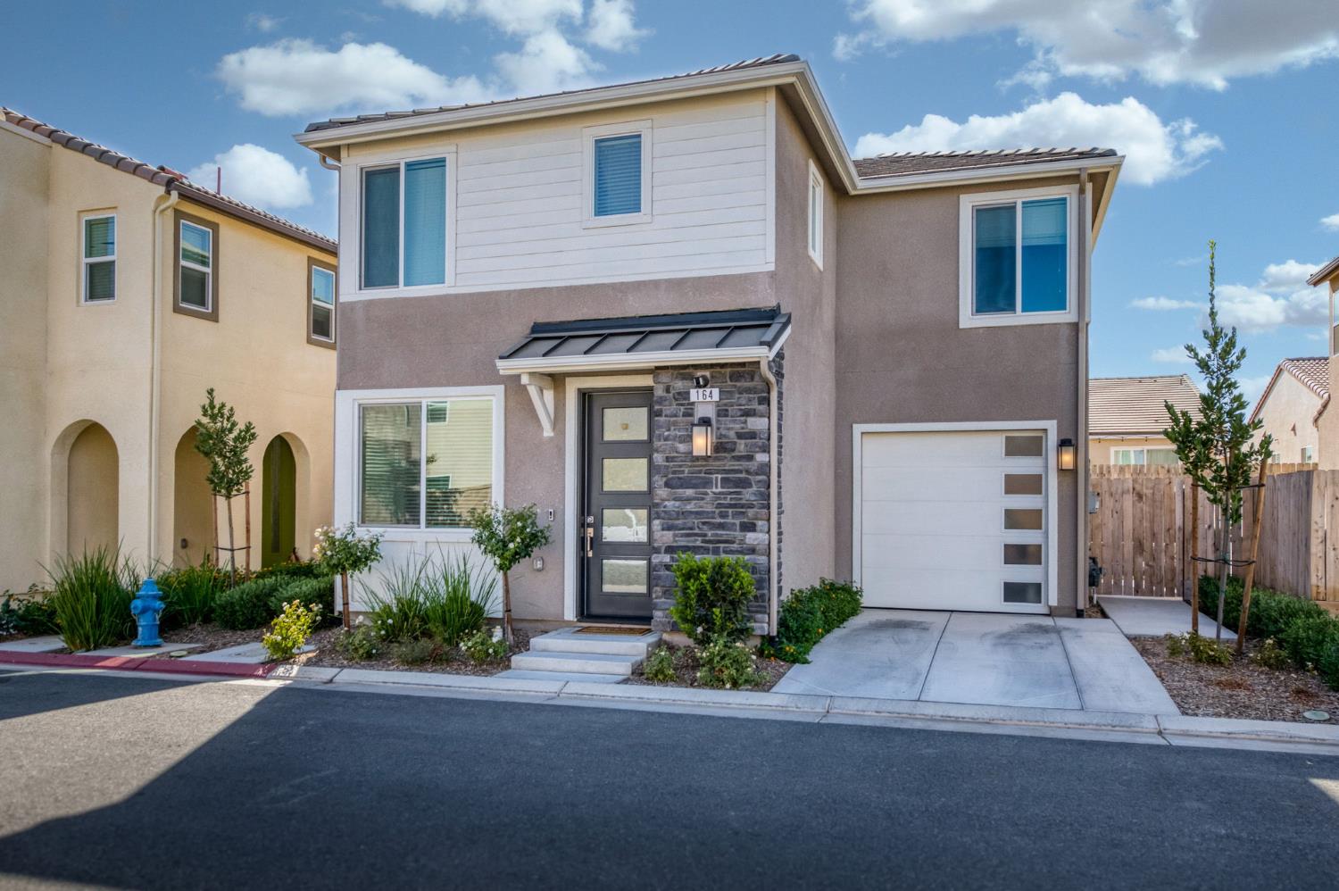 164 Arbor Dr S, Madera, CA 93636