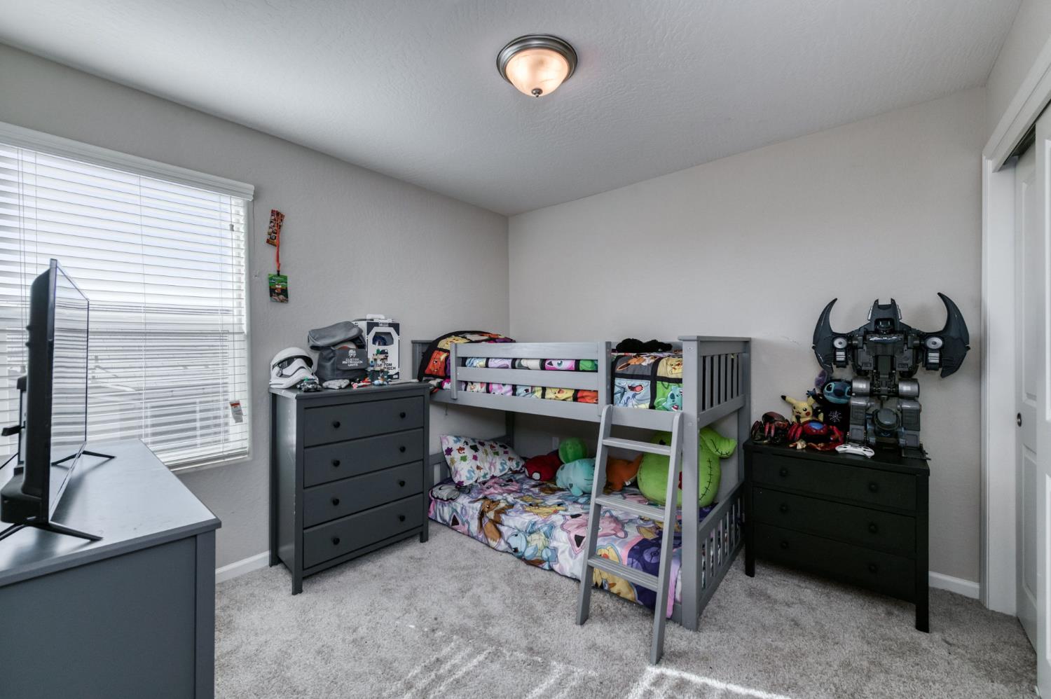 164 Arbor Dr S, Madera, CA 93636