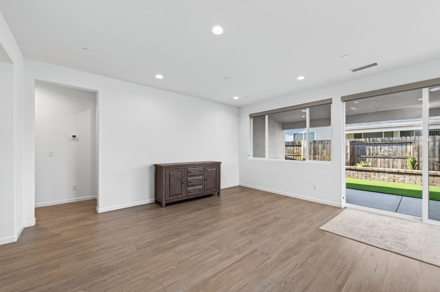 4145 Dennis Ave, Clovis, CA 93619