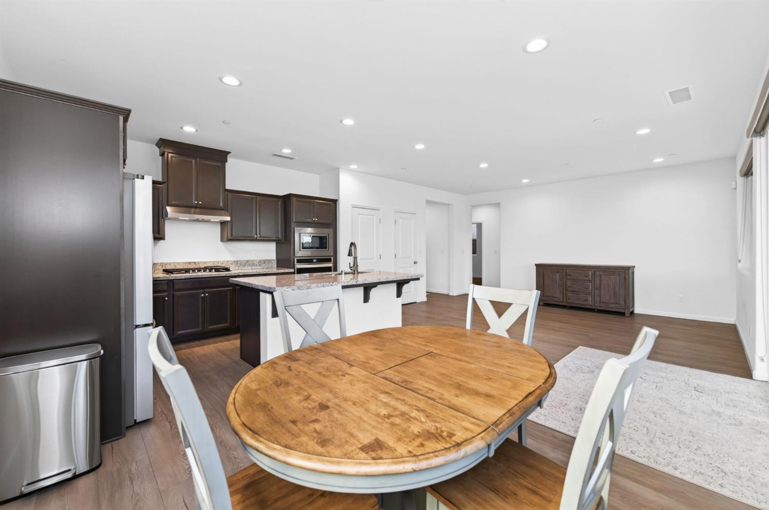 4145 Dennis Ave, Clovis, CA 93619