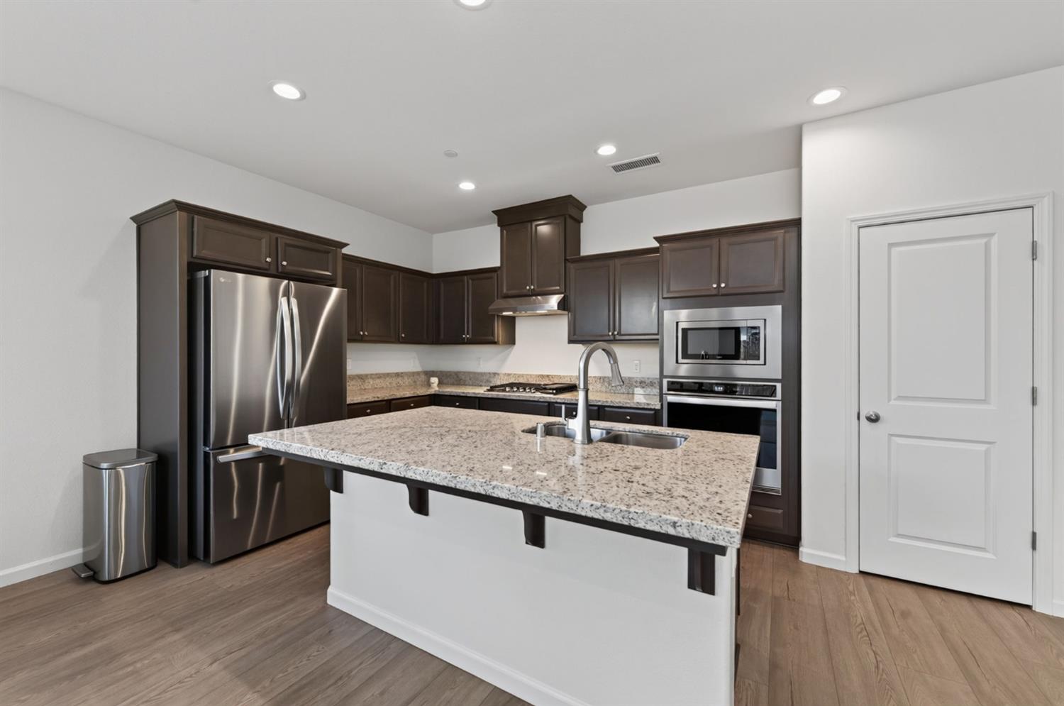 4145 Dennis Ave, Clovis, CA 93619