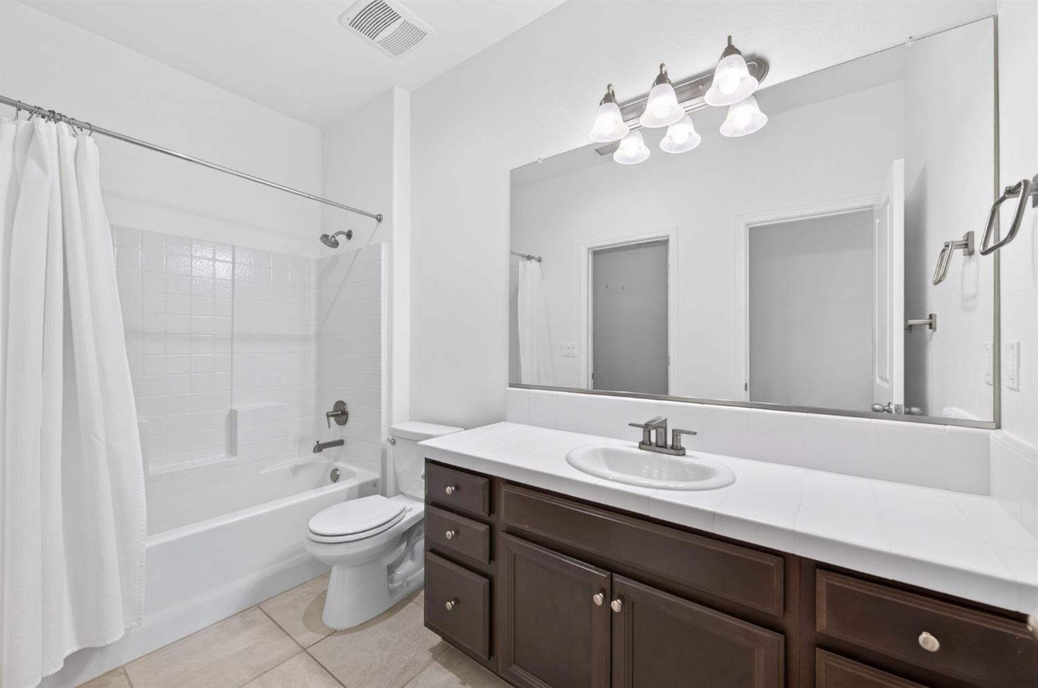4145 Dennis Ave, Clovis, CA 93619