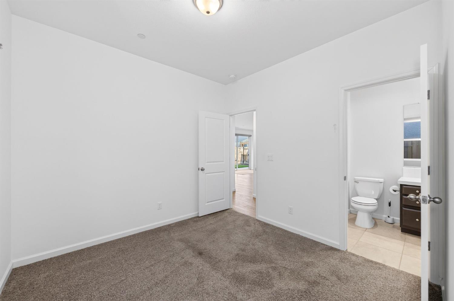 4145 Dennis Ave, Clovis, CA 93619