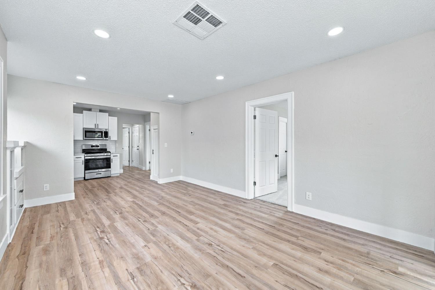 4568 E Iowa Ave, Fresno, CA 93702