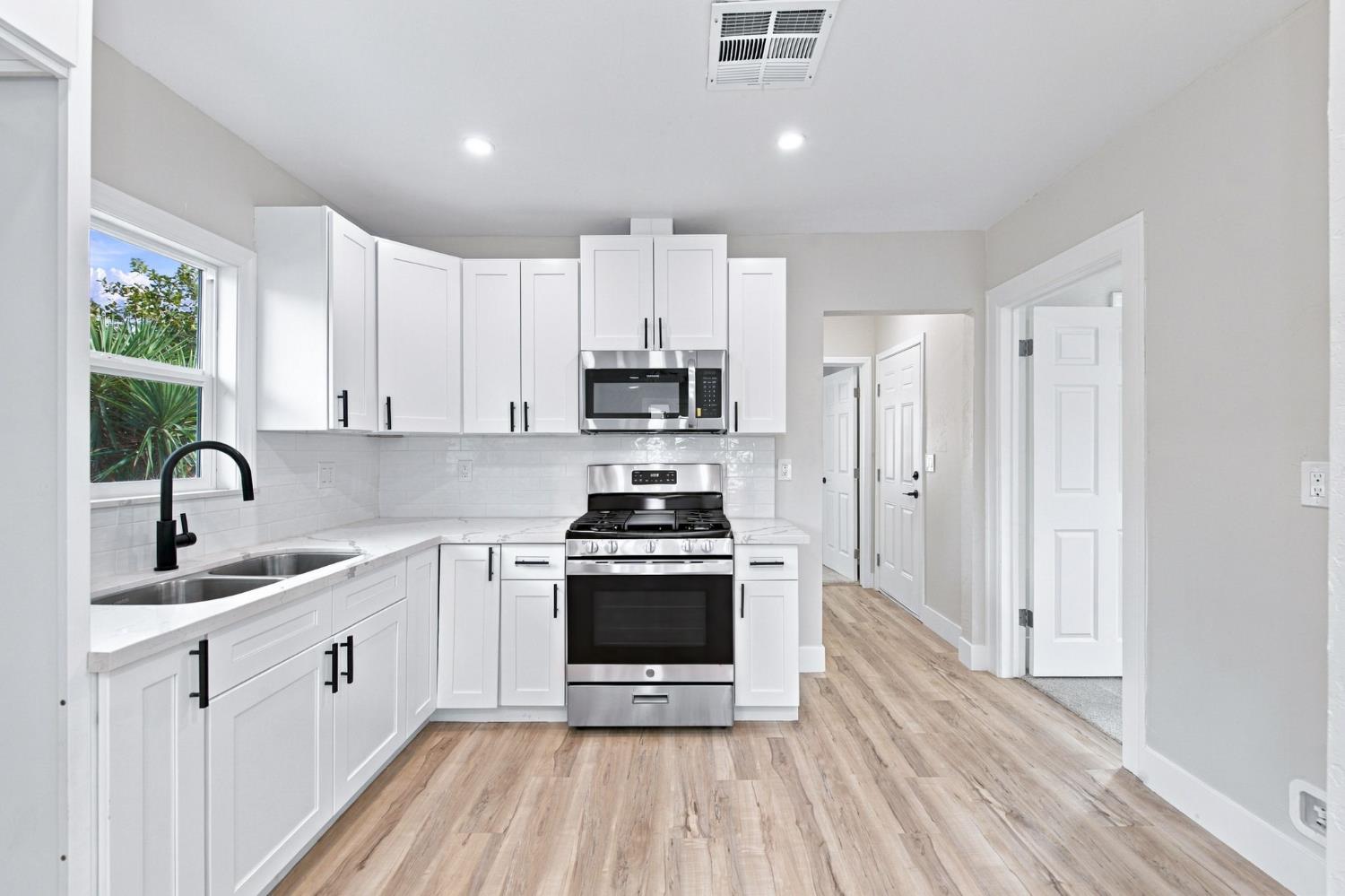 4568 E Iowa Ave, Fresno, CA 93702