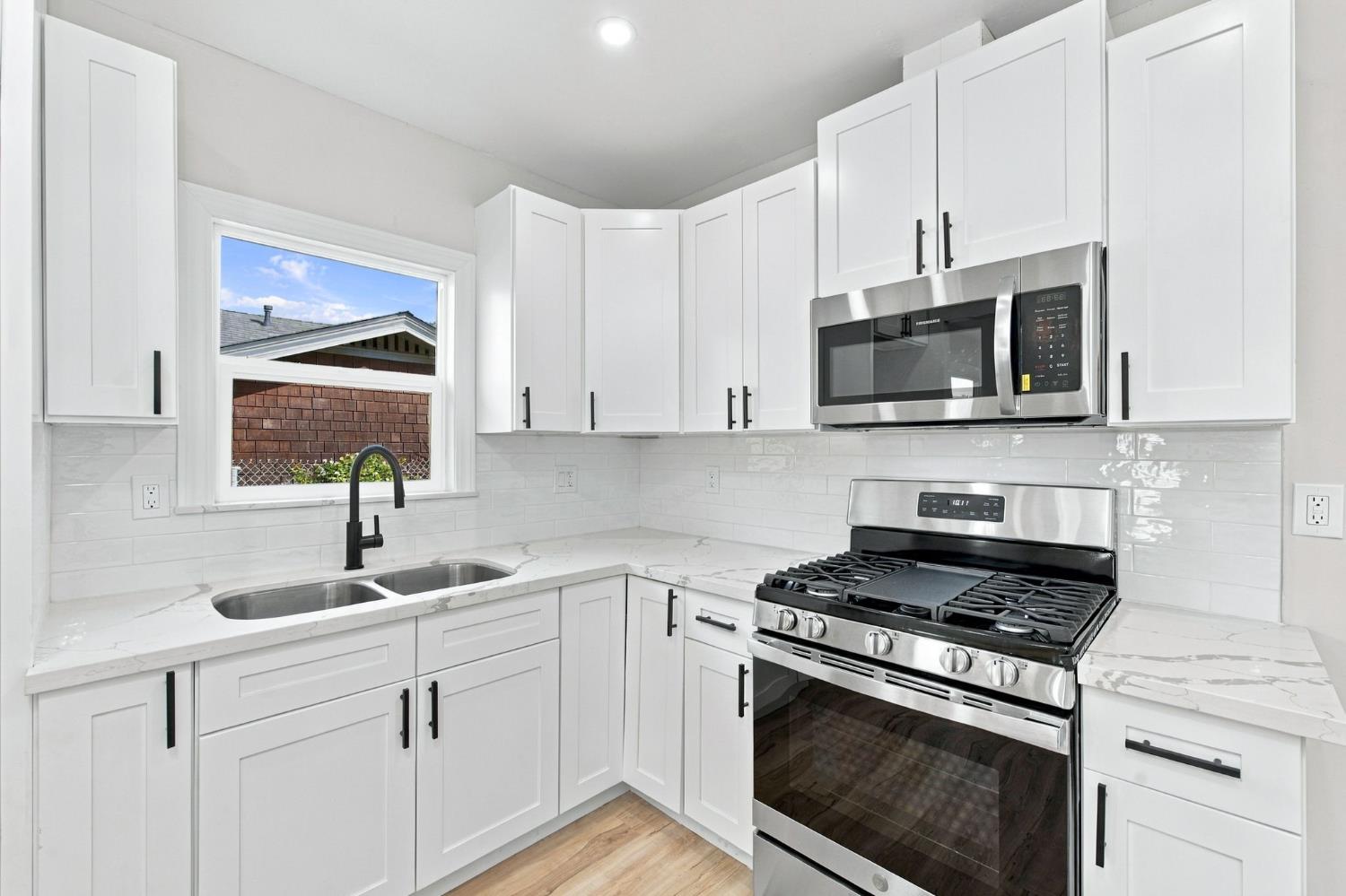 4568 E Iowa Ave, Fresno, CA 93702