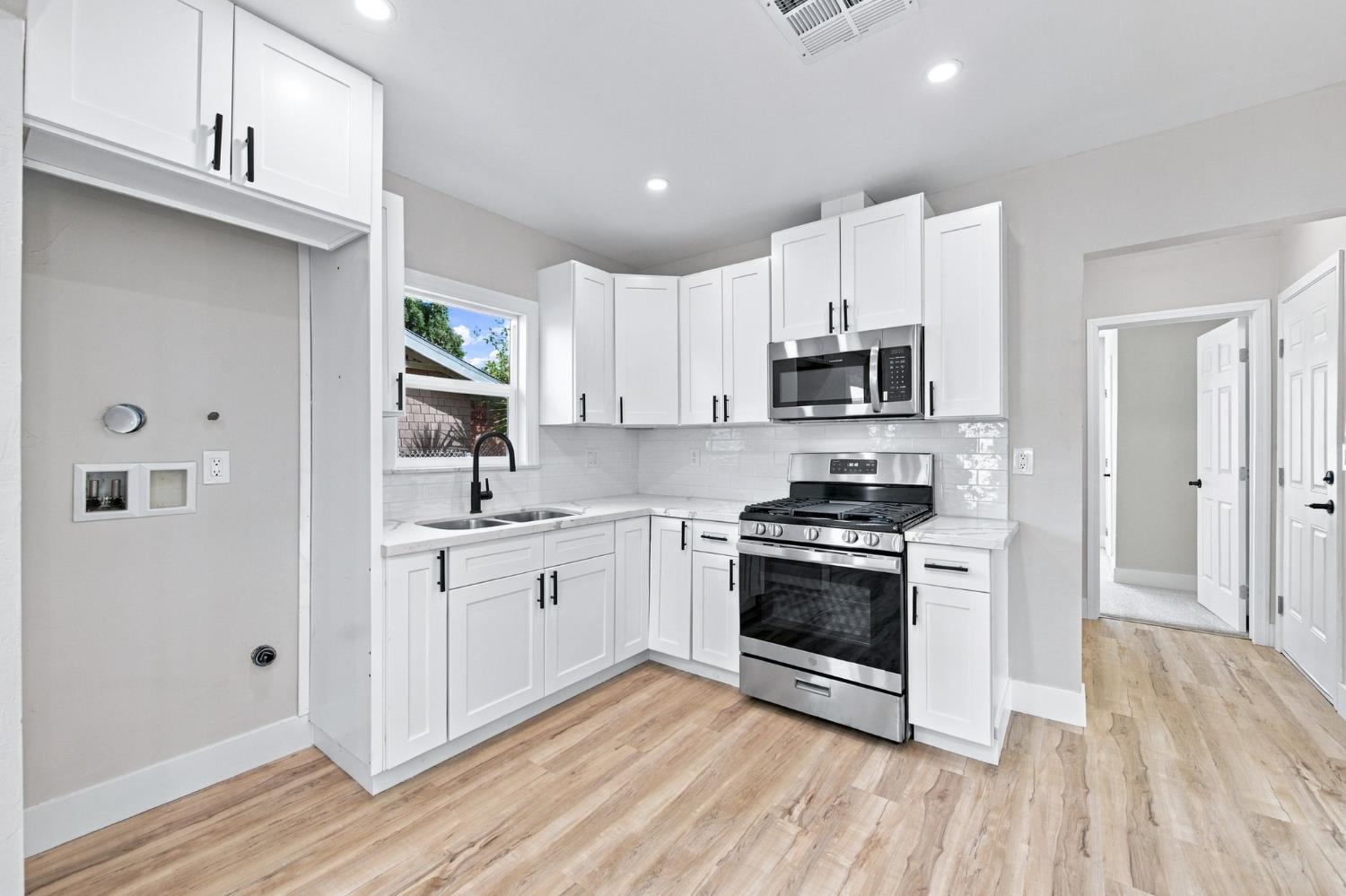 4568 E Iowa Ave, Fresno, CA 93702