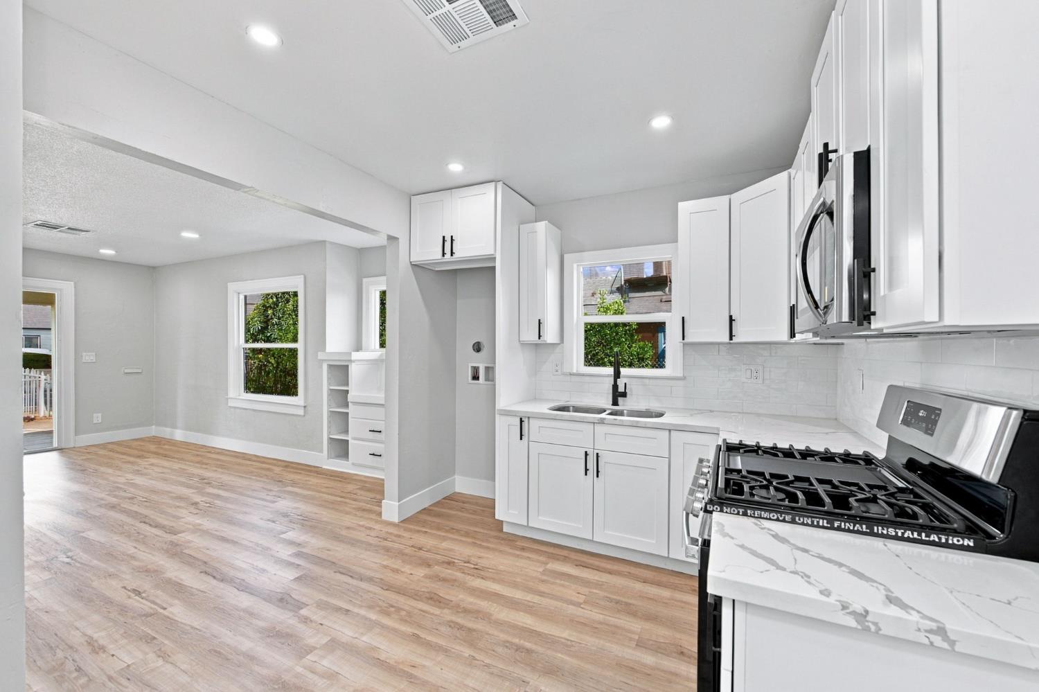 4568 E Iowa Ave, Fresno, CA 93702