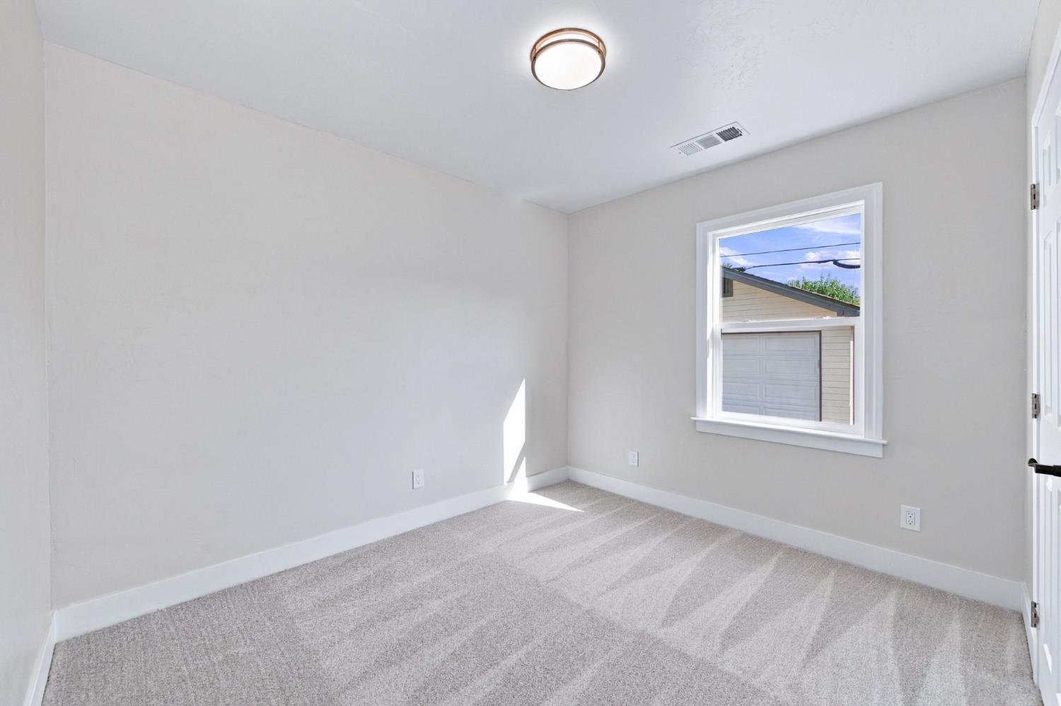 4568 E Iowa Ave, Fresno, CA 93702