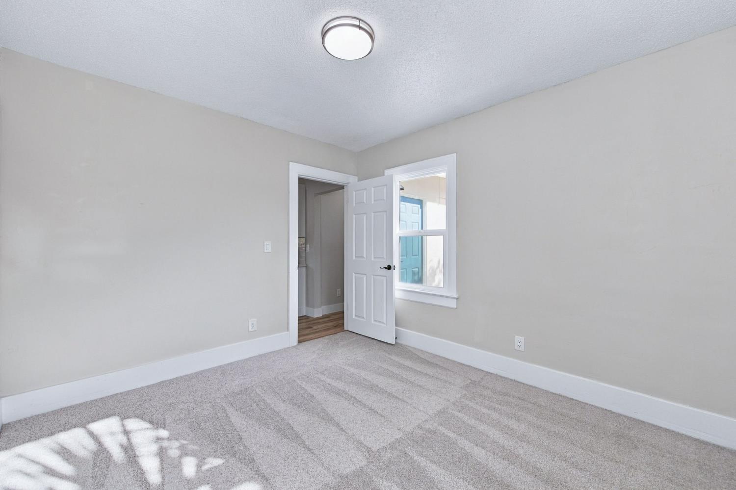 4568 E Iowa Ave, Fresno, CA 93702