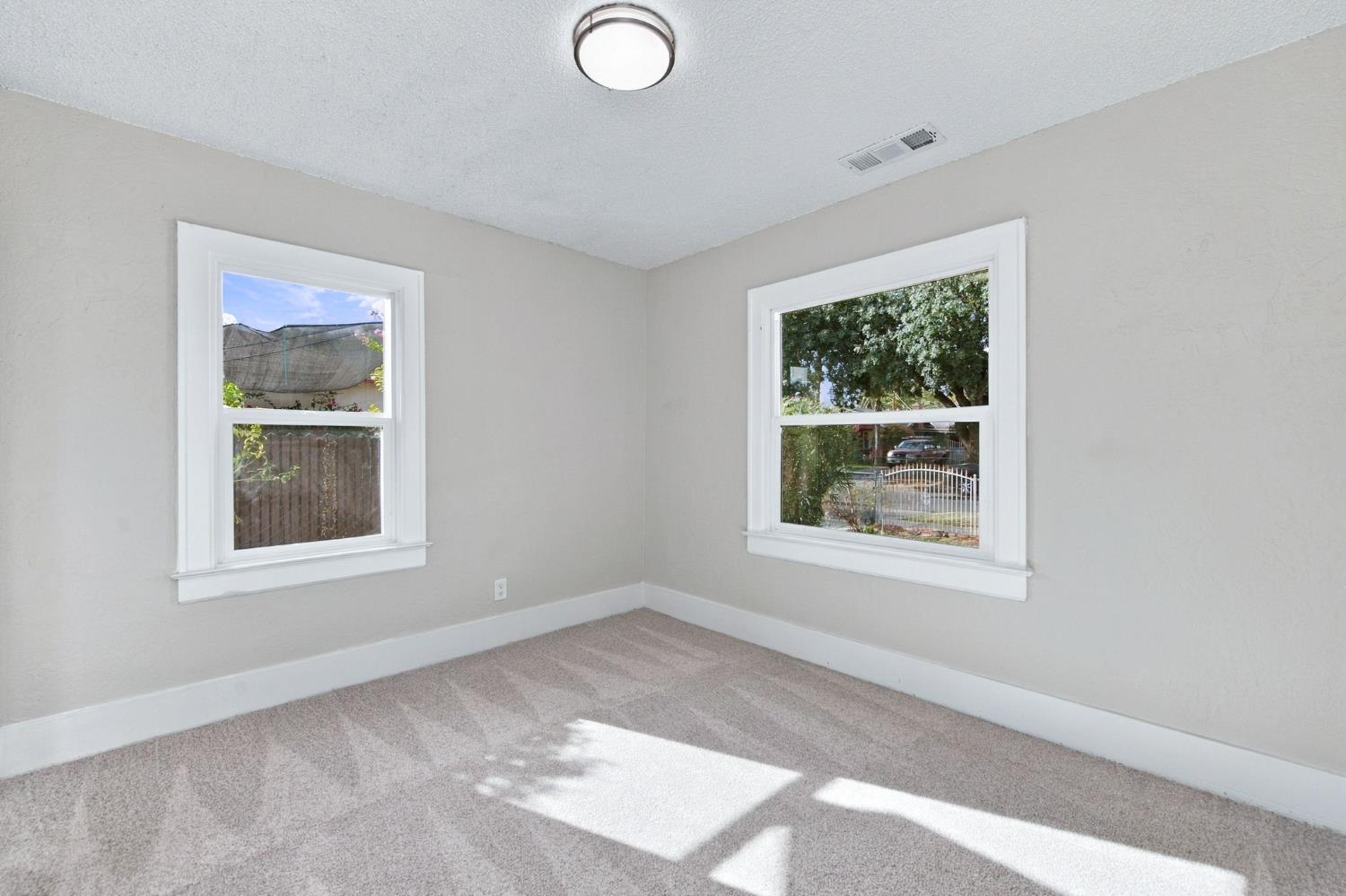 4568 E Iowa Ave, Fresno, CA 93702