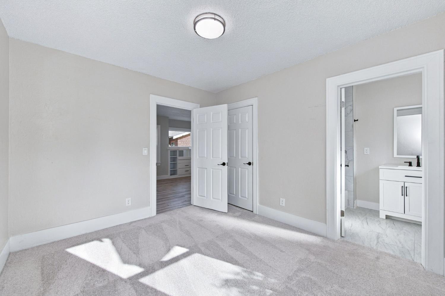 4568 E Iowa Ave, Fresno, CA 93702