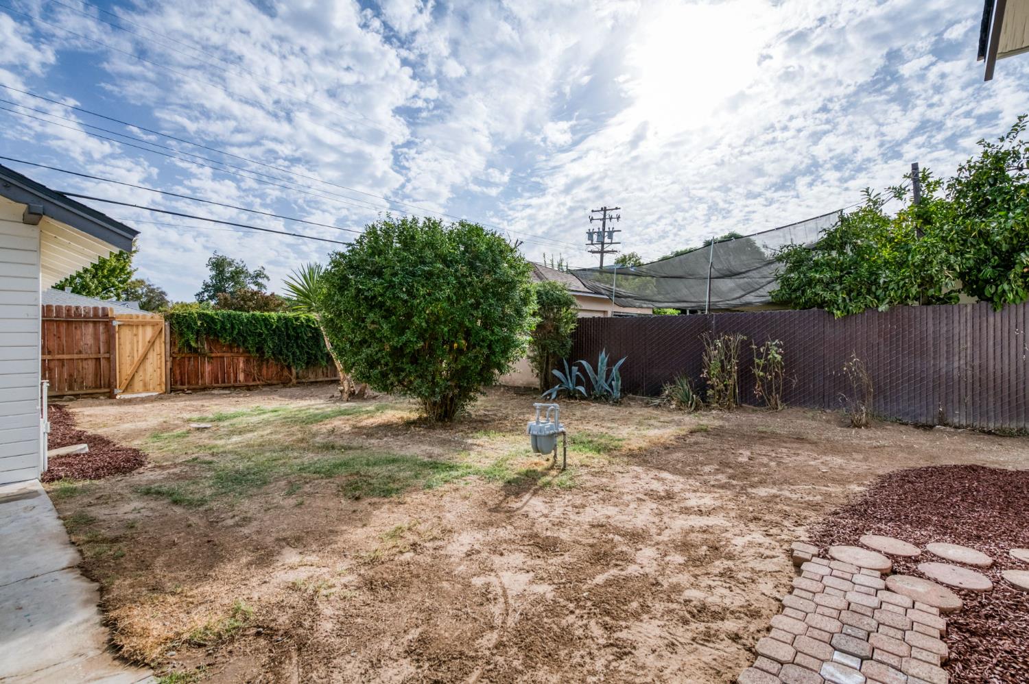 4568 E Iowa Ave, Fresno, CA 93702