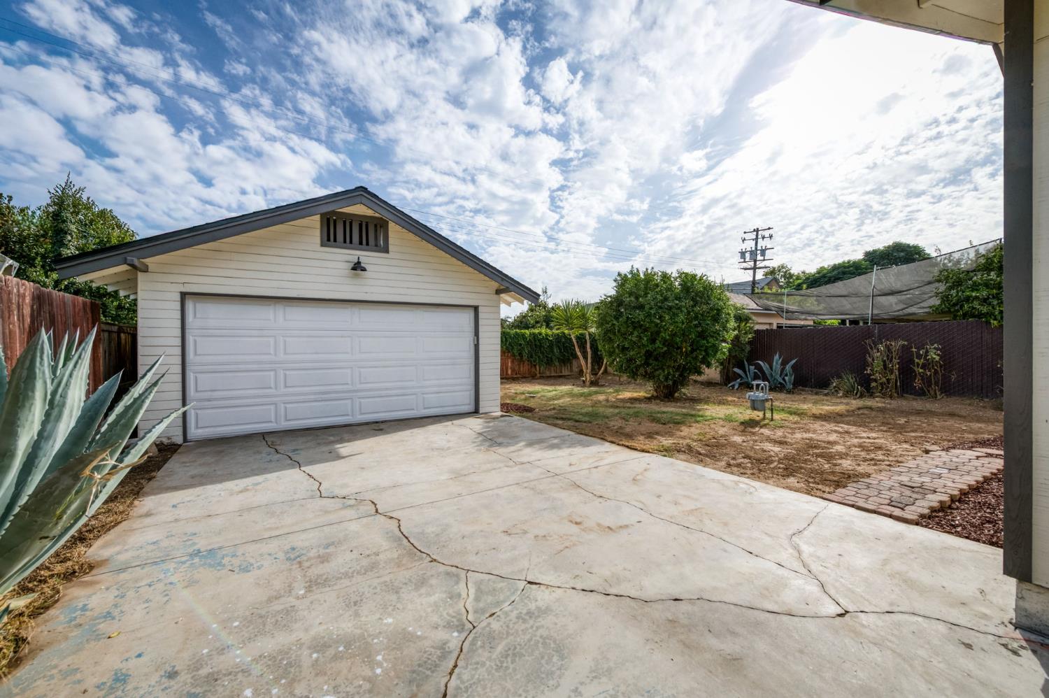 4568 E Iowa Ave, Fresno, CA 93702