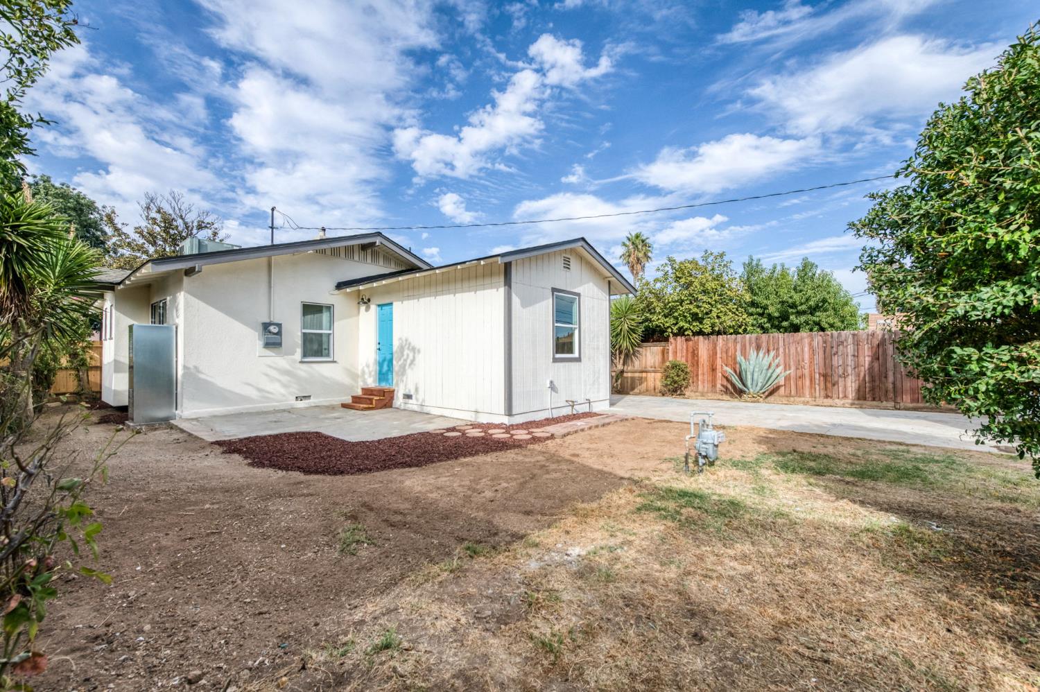 4568 E Iowa Ave, Fresno, CA 93702