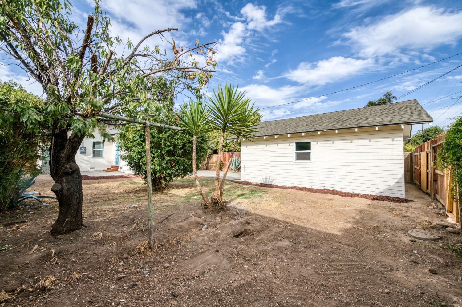 4568 E Iowa Ave, Fresno, CA 93702