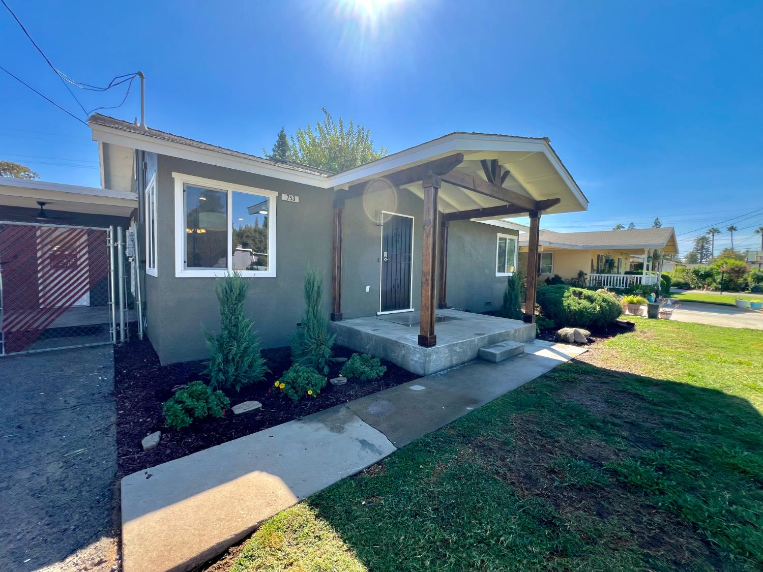 753 W Sample Ave, Fresno, CA 93704