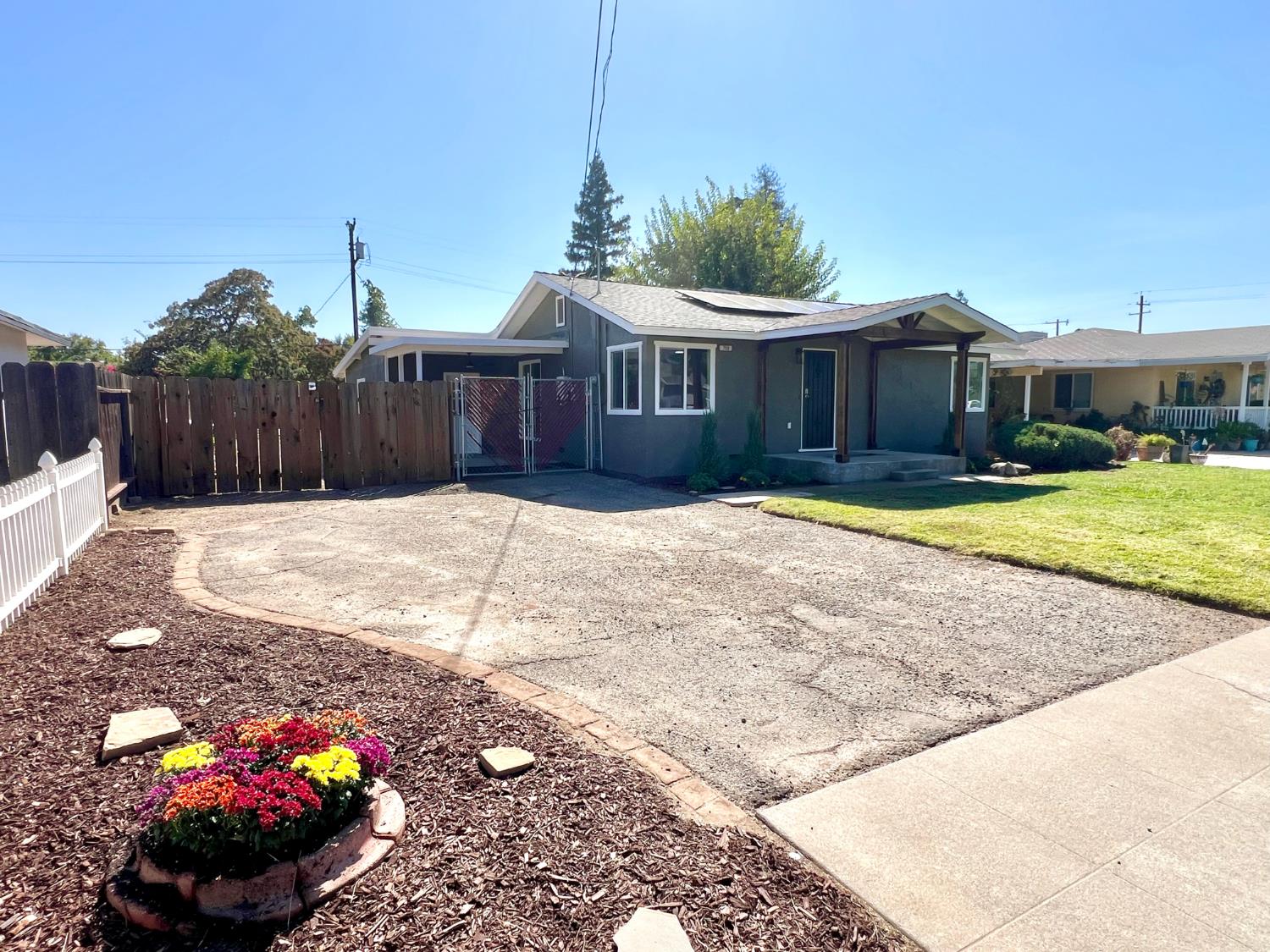 753 W Sample Ave, Fresno, CA 93704