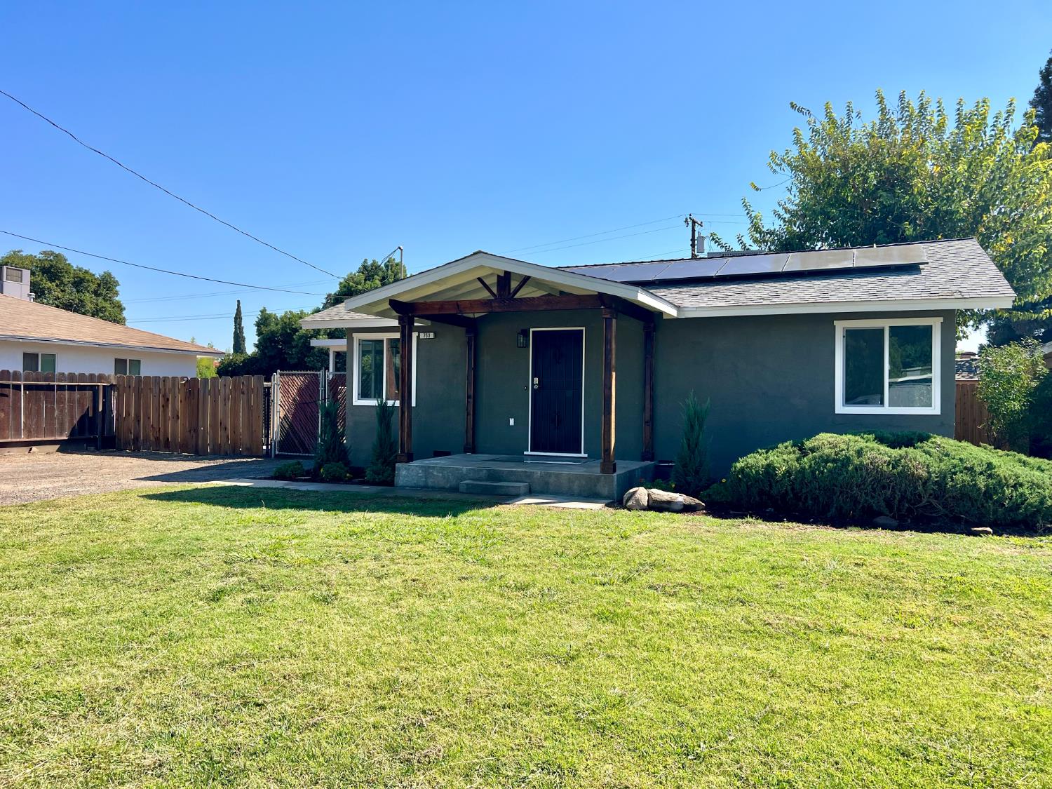 753 W Sample Ave, Fresno, CA 93704
