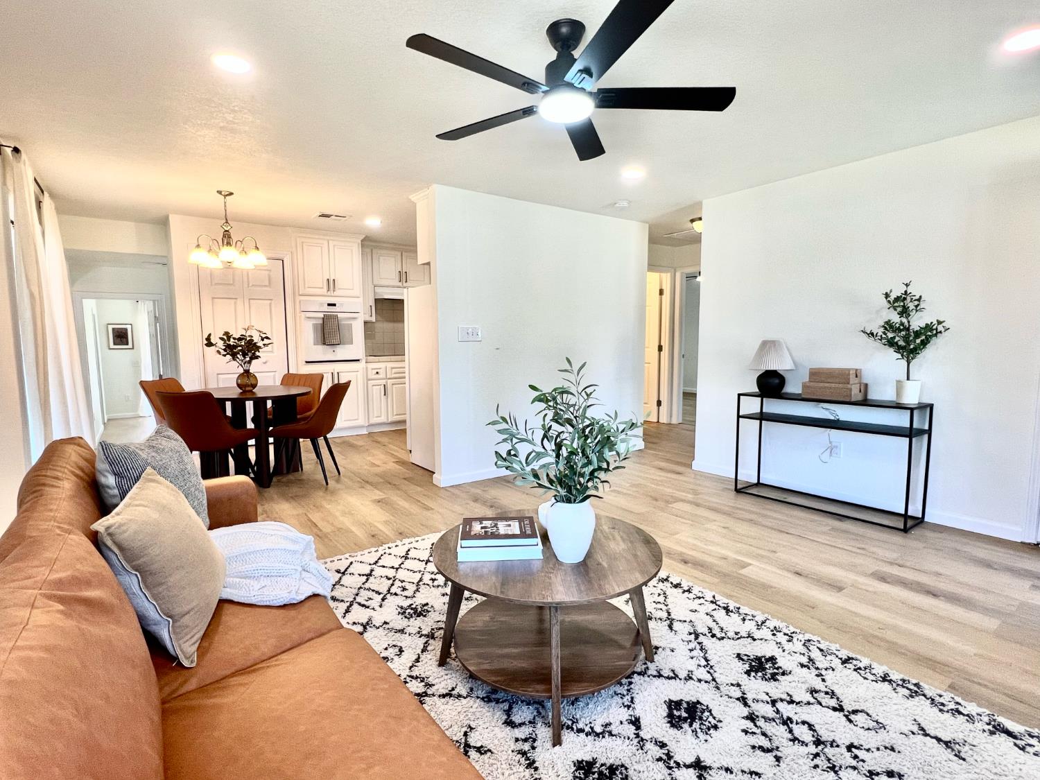 753 W Sample Ave, Fresno, CA 93704