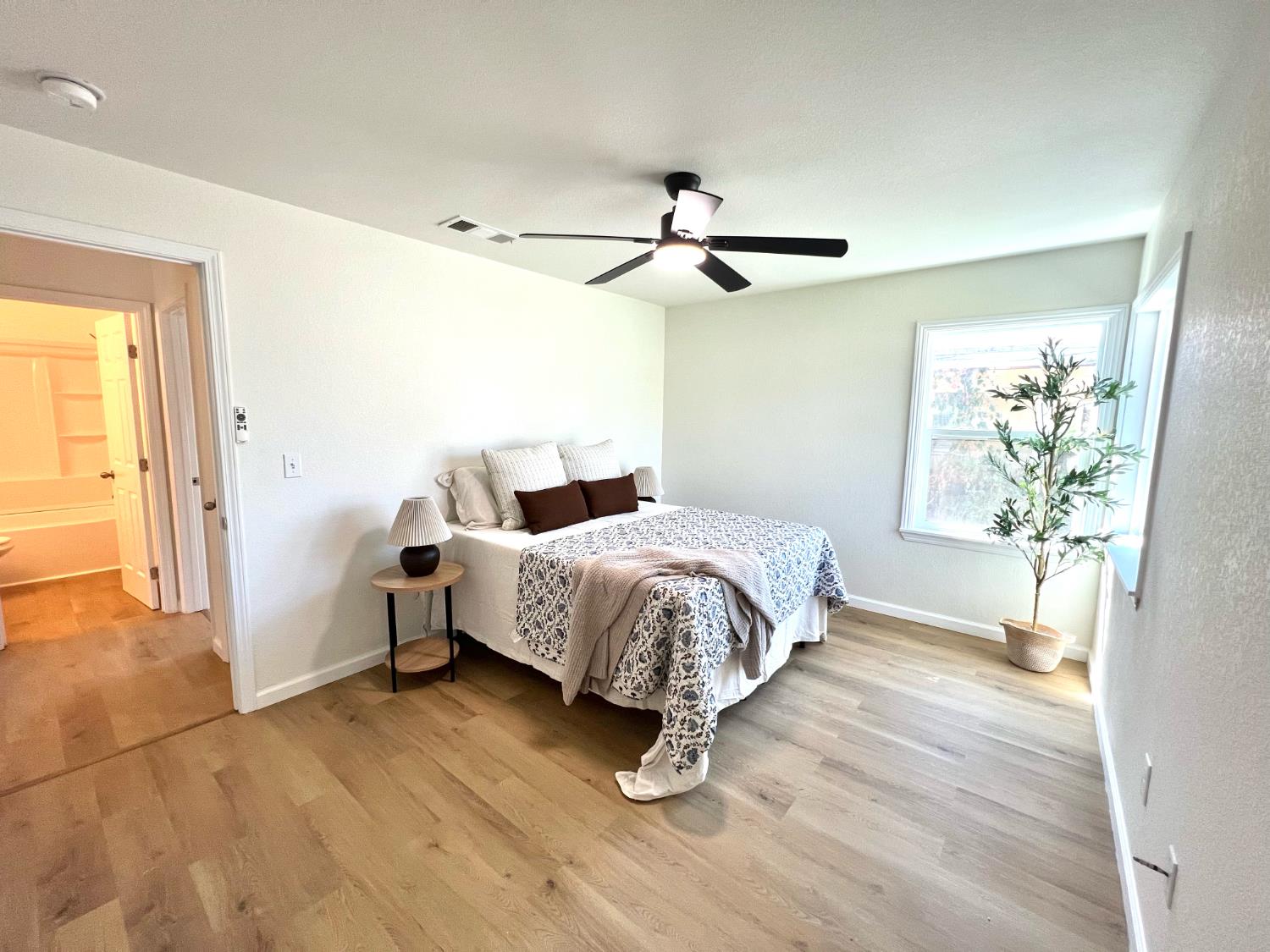 753 W Sample Ave, Fresno, CA 93704