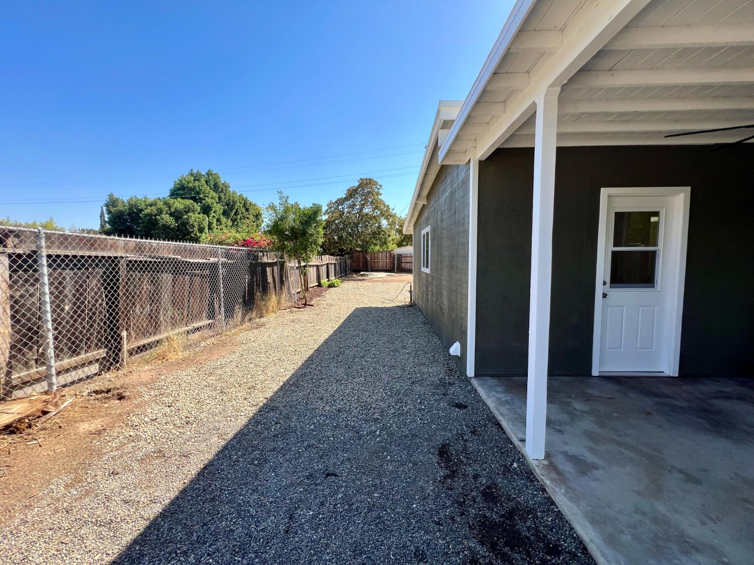 753 W Sample Ave, Fresno, CA 93704