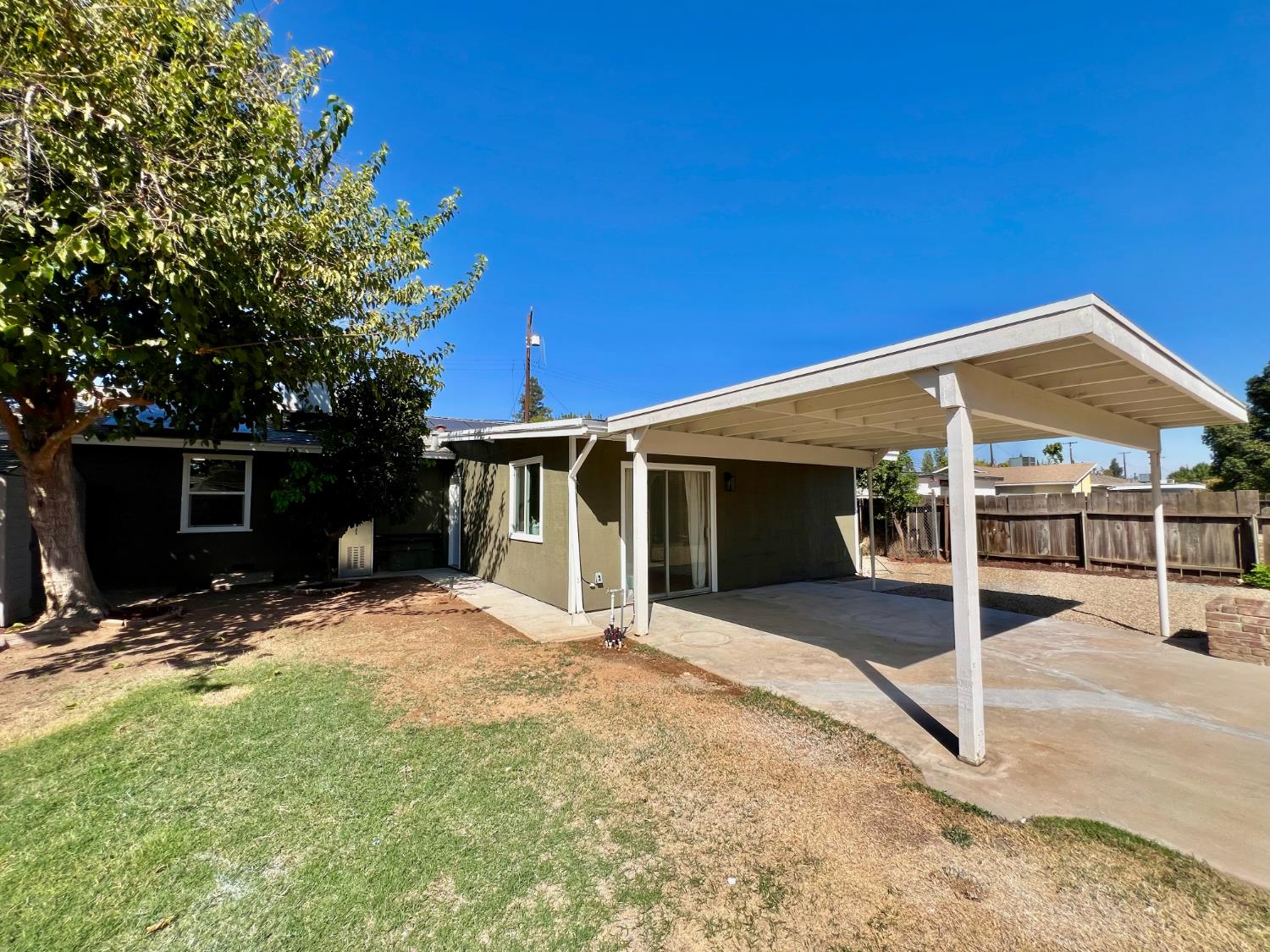 753 W Sample Ave, Fresno, CA 93704