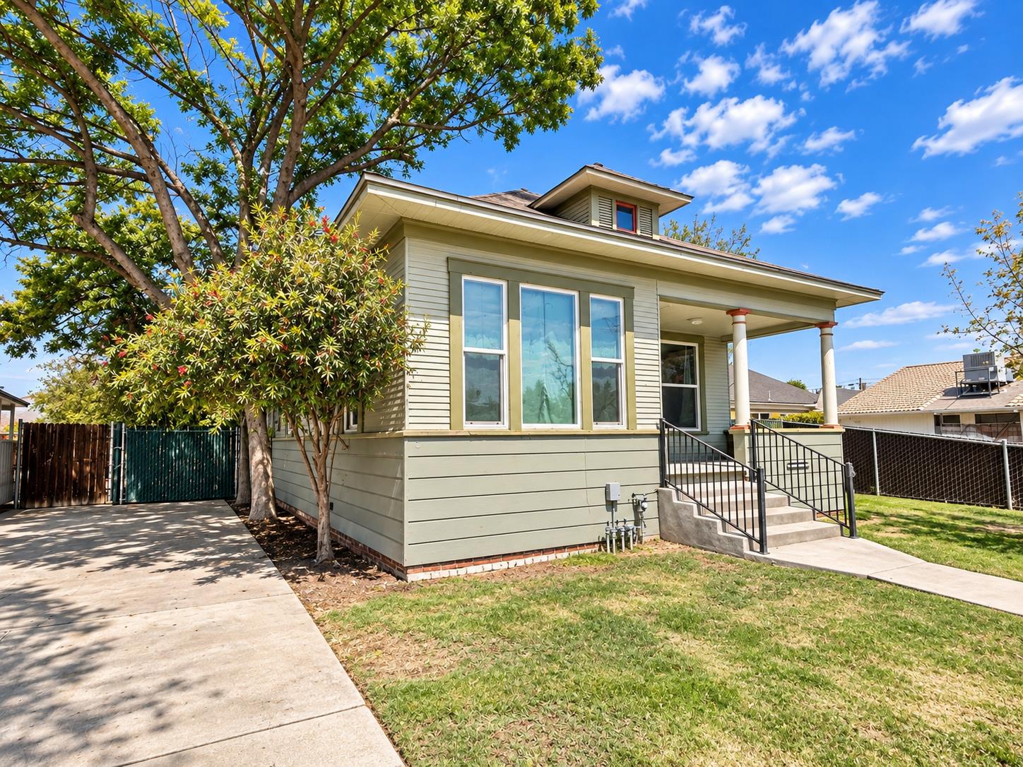 110 W Myrtle St, Hanford, CA 93230