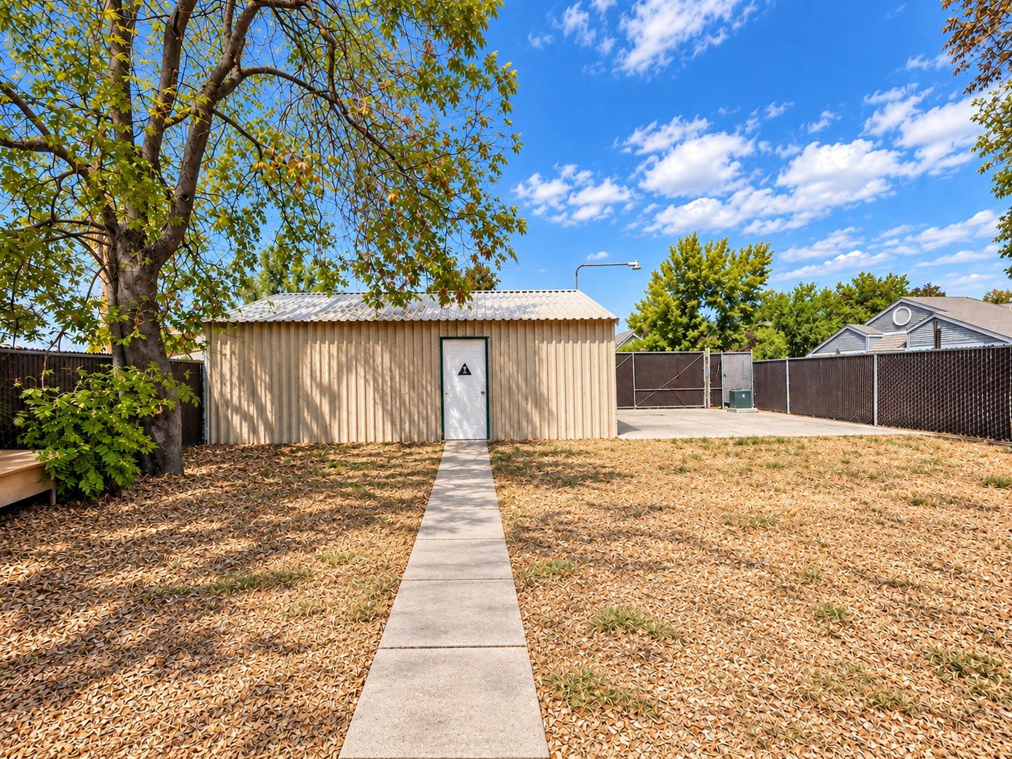 110 W Myrtle St, Hanford, CA 93230