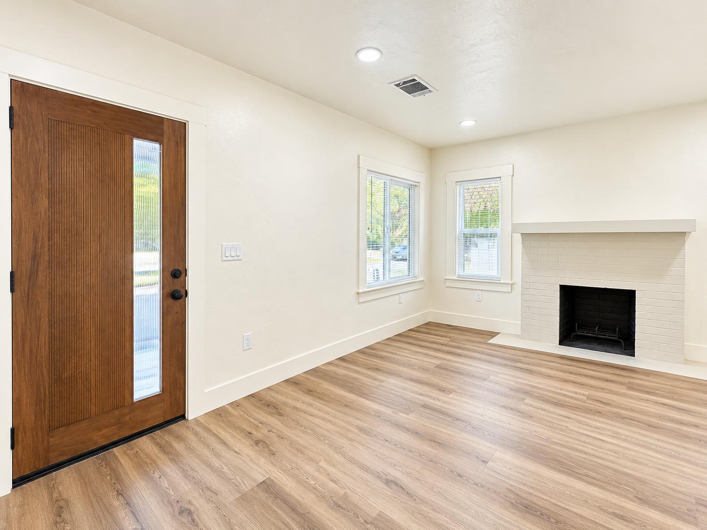 1279 N Roosevelt Ave, Fresno, CA 93728