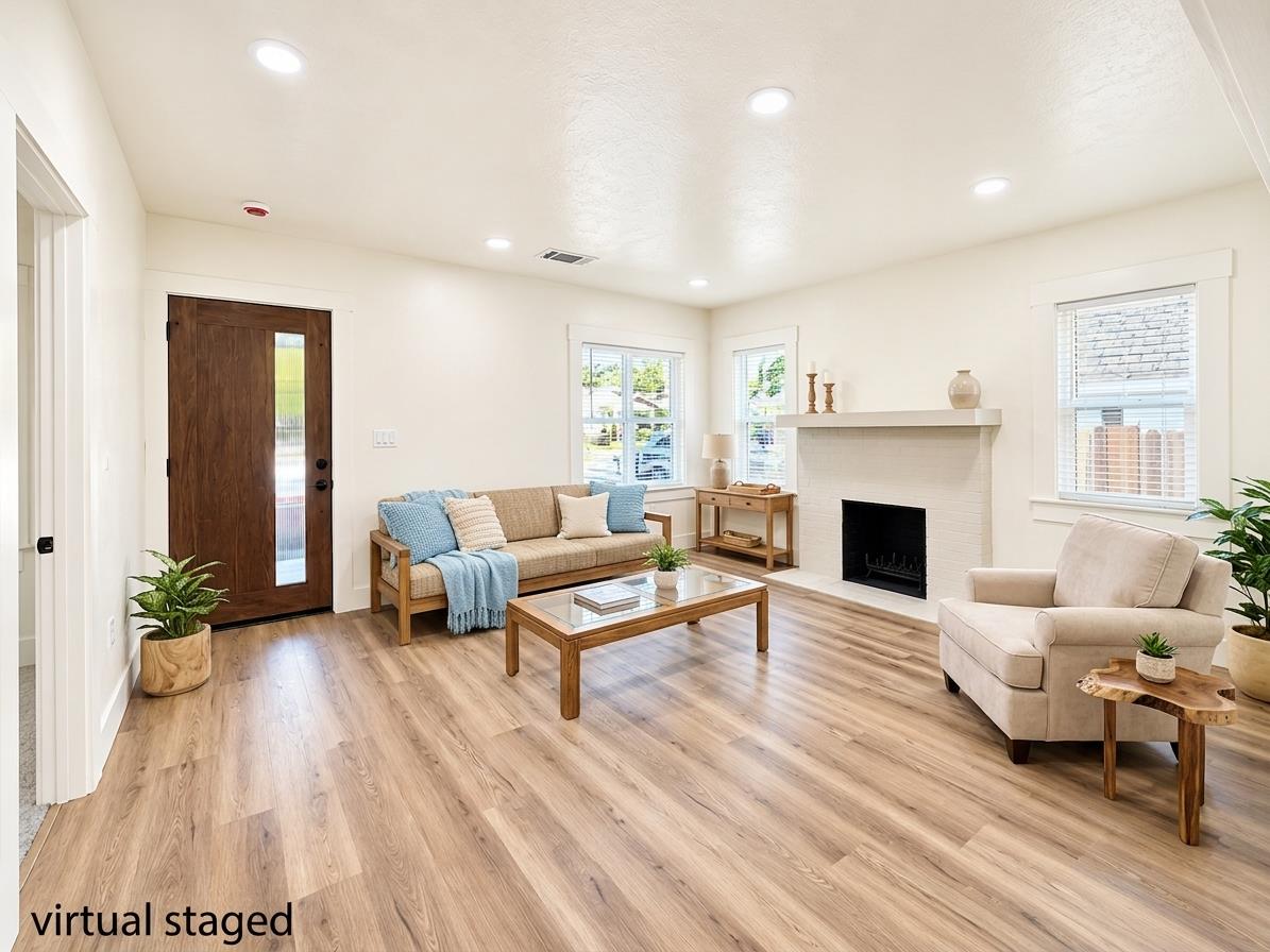 1279 N Roosevelt Ave, Fresno, CA 93728