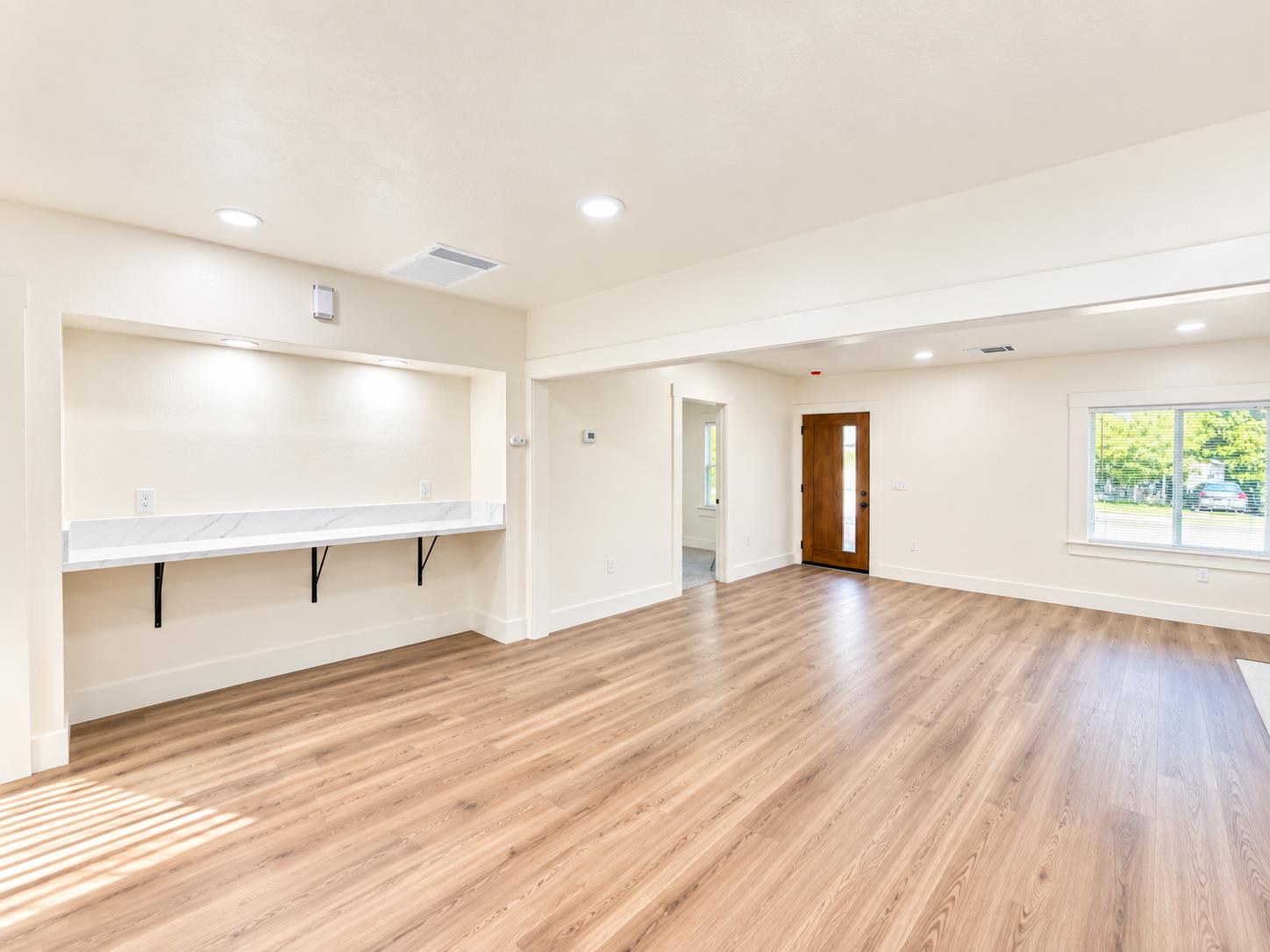 1279 N Roosevelt Ave, Fresno, CA 93728