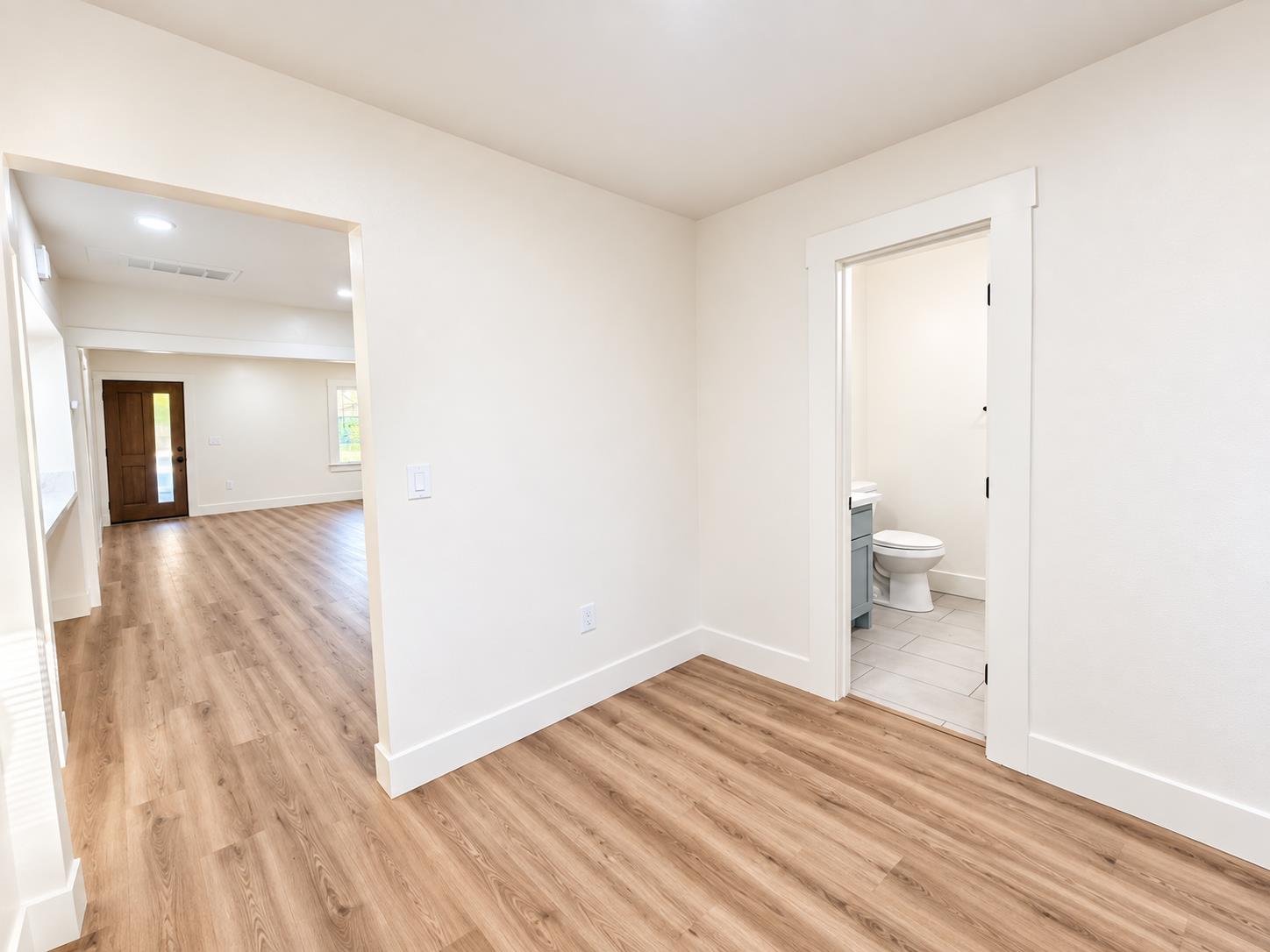 1279 N Roosevelt Ave, Fresno, CA 93728