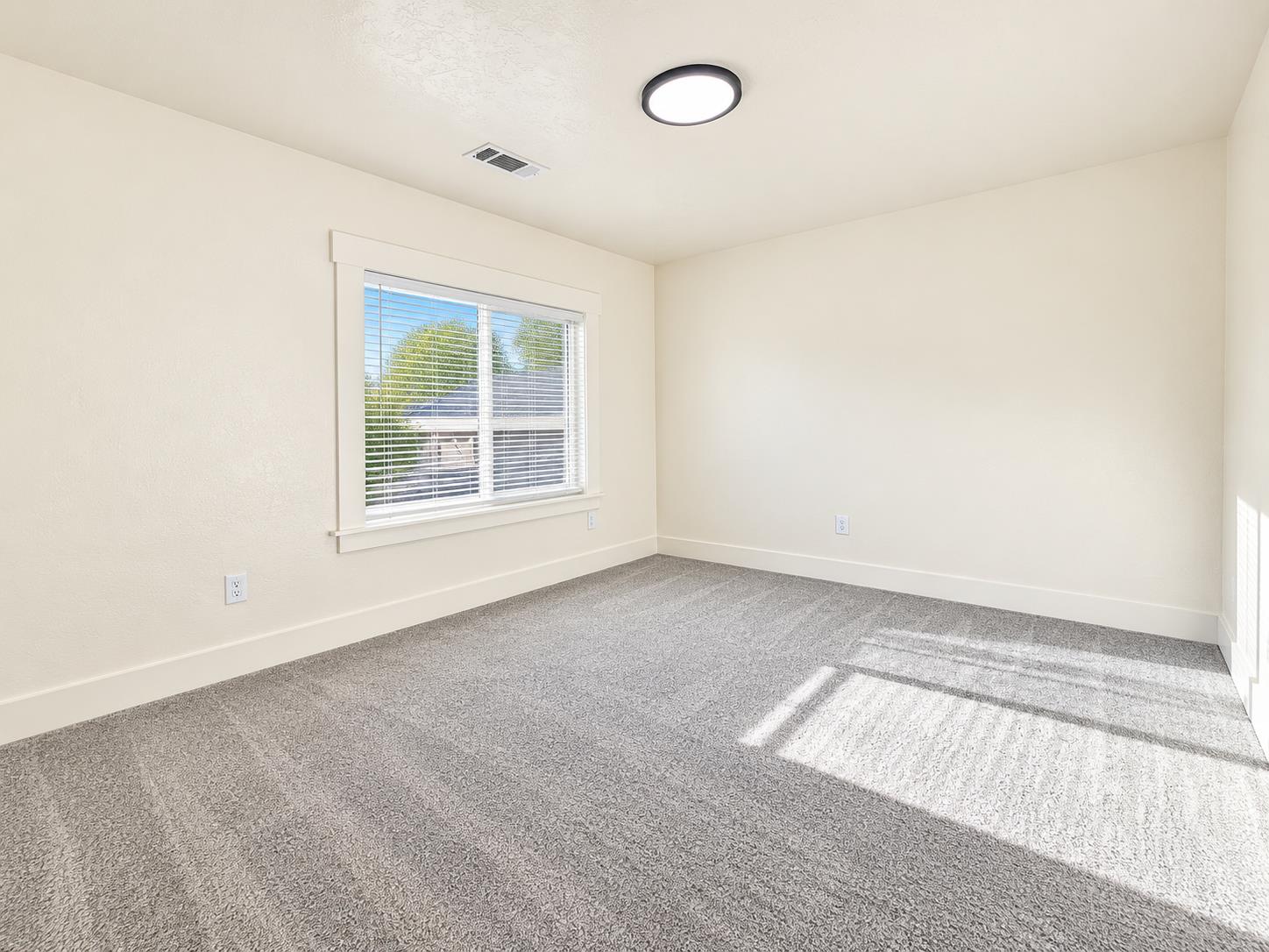 1279 N Roosevelt Ave, Fresno, CA 93728