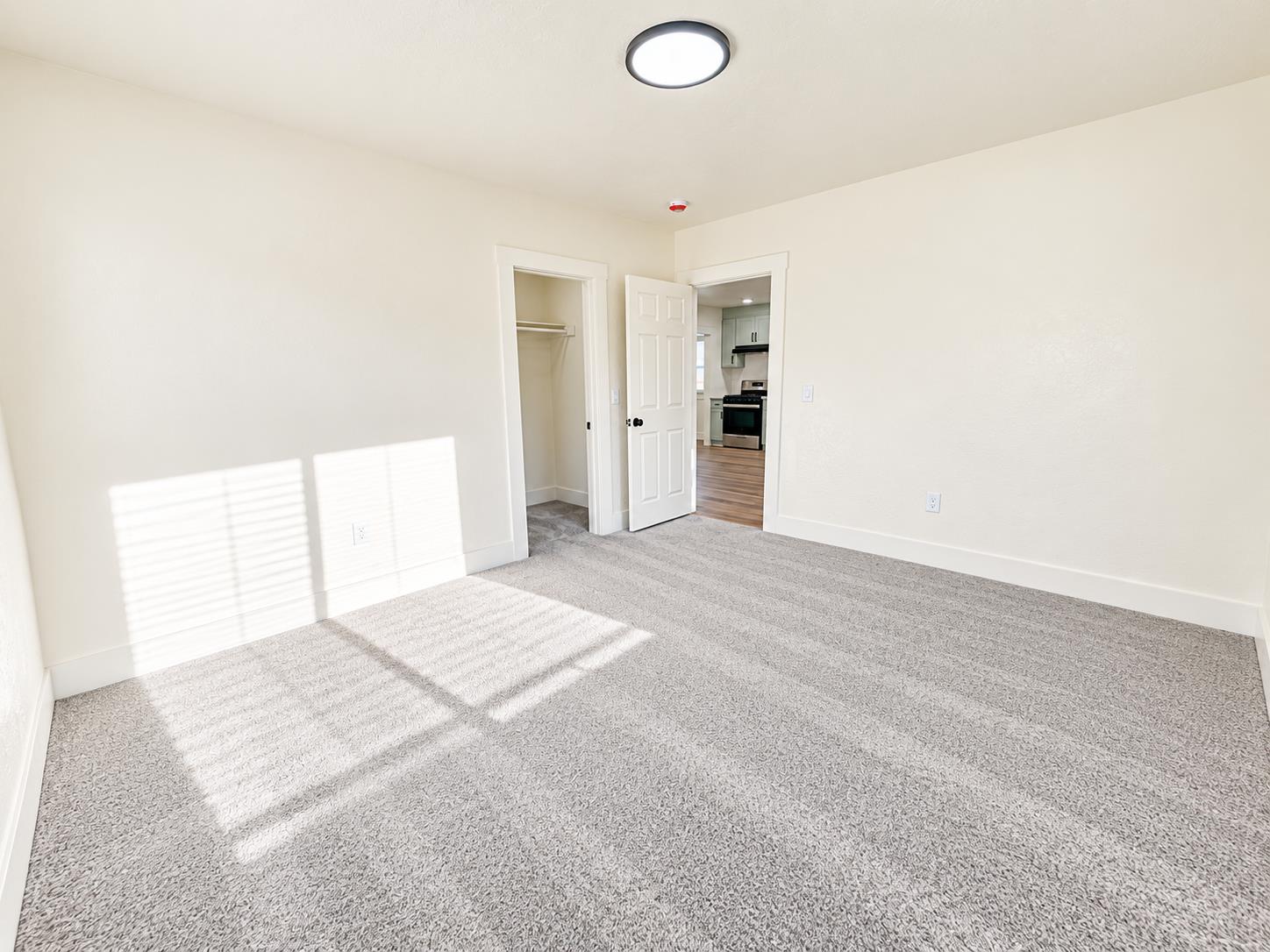 1279 N Roosevelt Ave, Fresno, CA 93728
