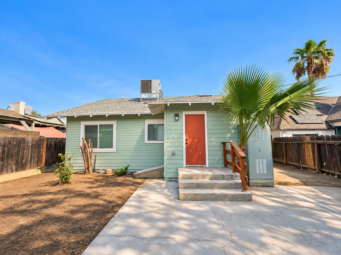 1279 N Roosevelt Ave, Fresno, CA 93728