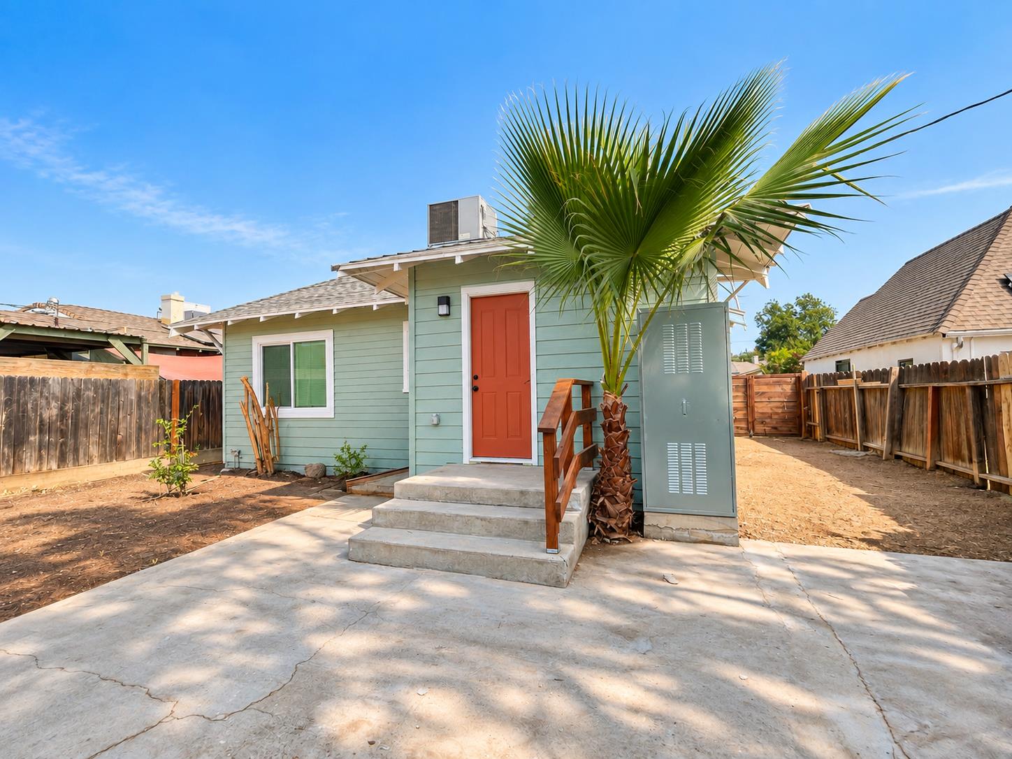 1279 N Roosevelt Ave, Fresno, CA 93728