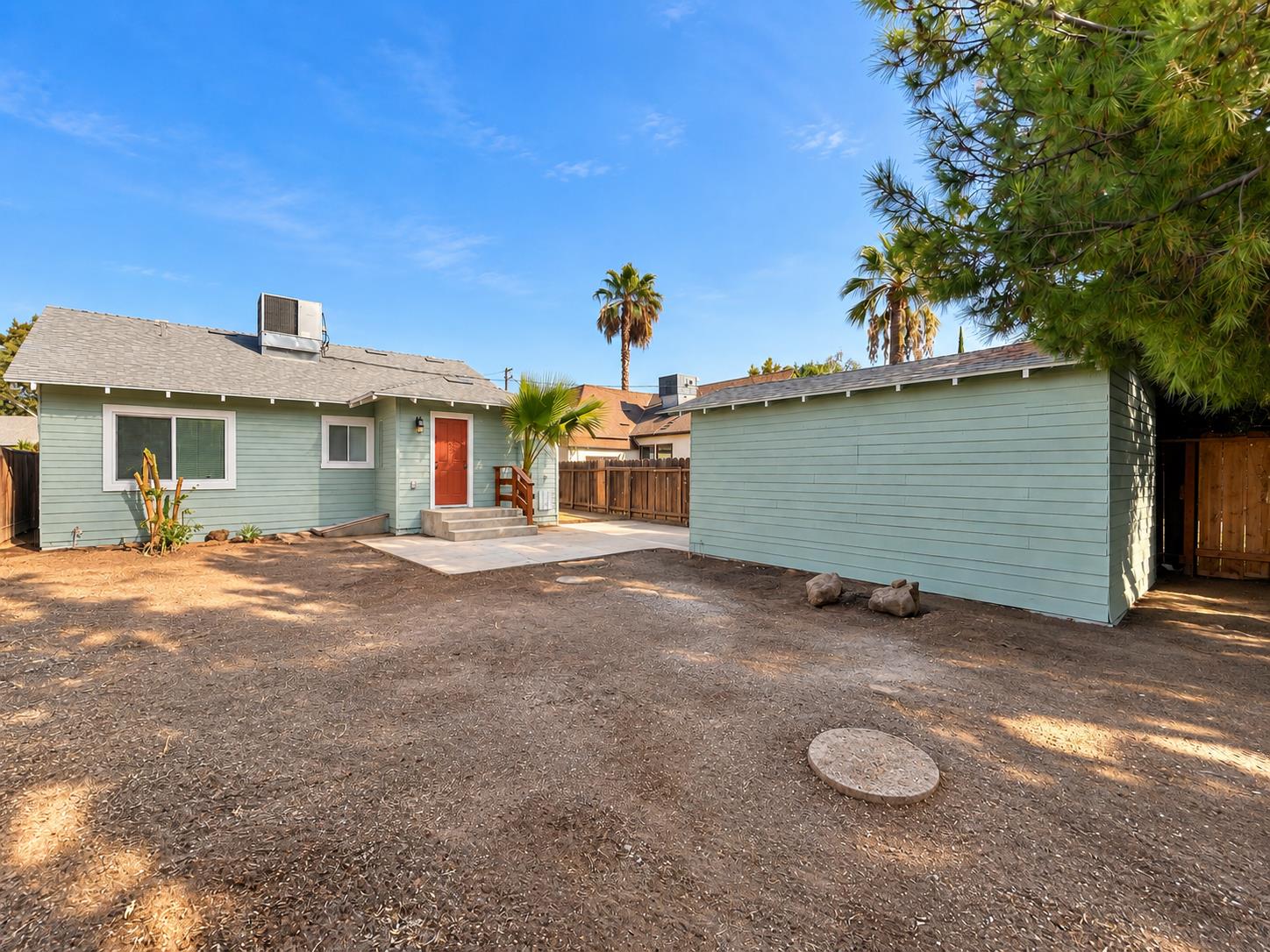 1279 N Roosevelt Ave, Fresno, CA 93728