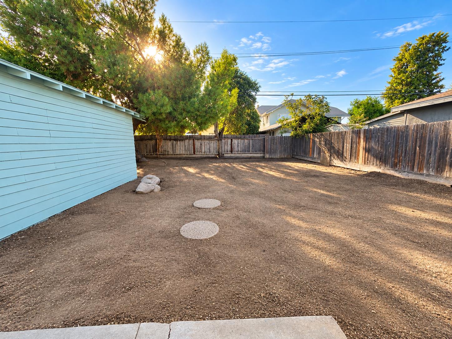 1279 N Roosevelt Ave, Fresno, CA 93728