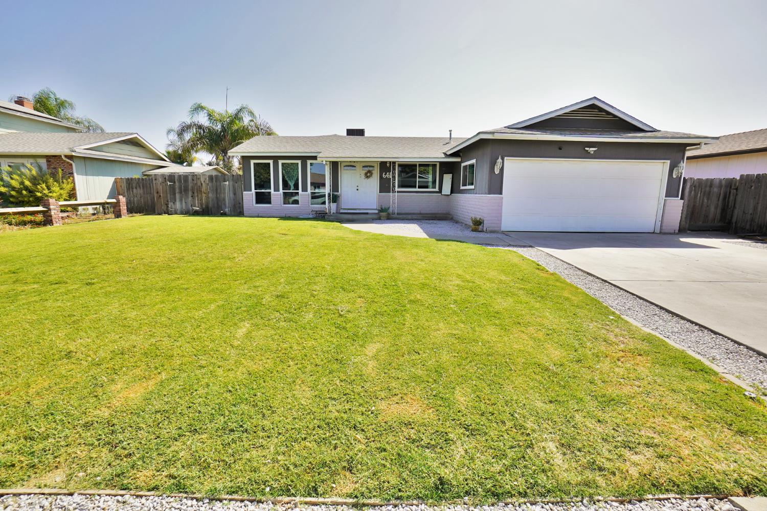 641 Meadow Ln, Lemoore, CA 93245