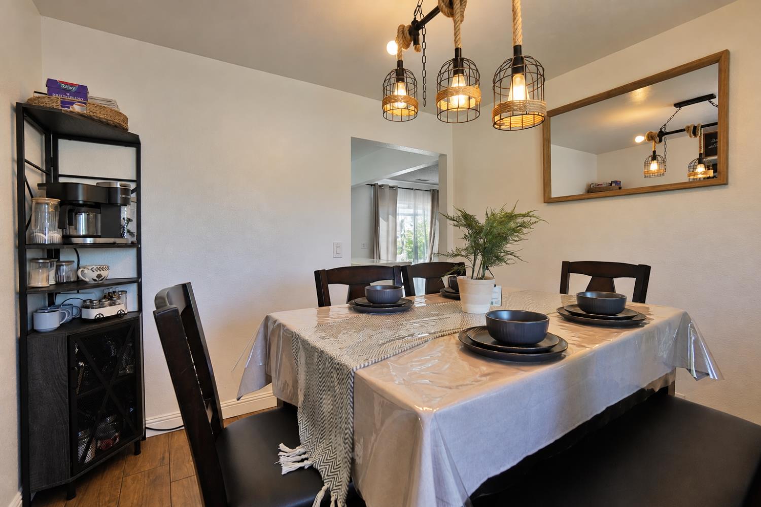 641 Meadow Ln, Lemoore, CA 93245