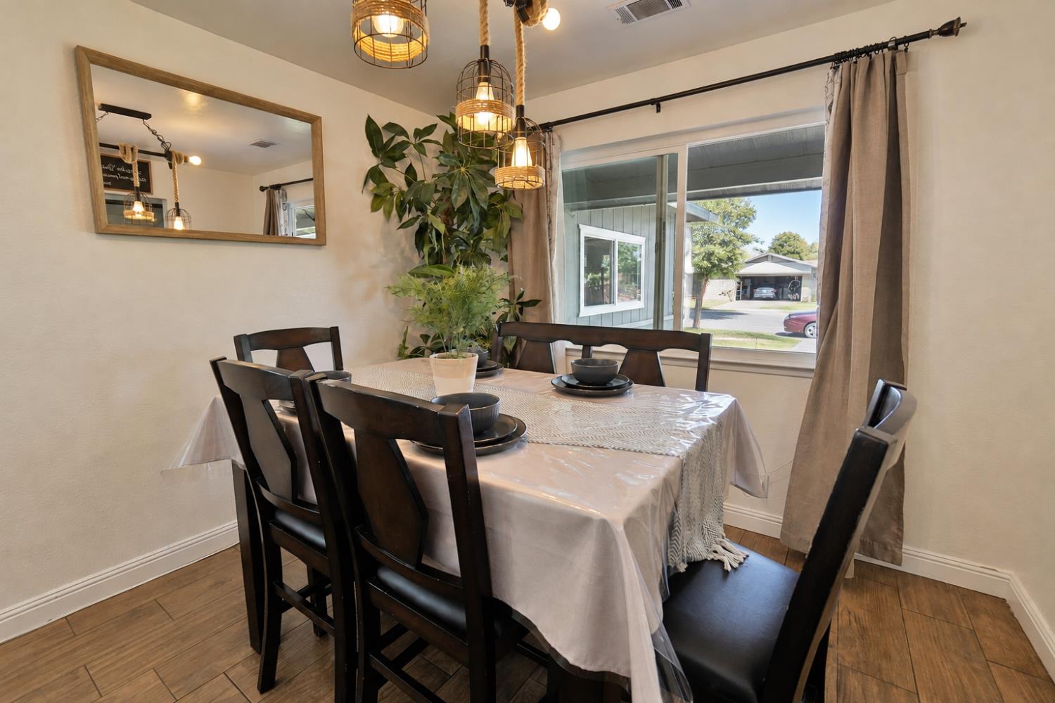 641 Meadow Ln, Lemoore, CA 93245