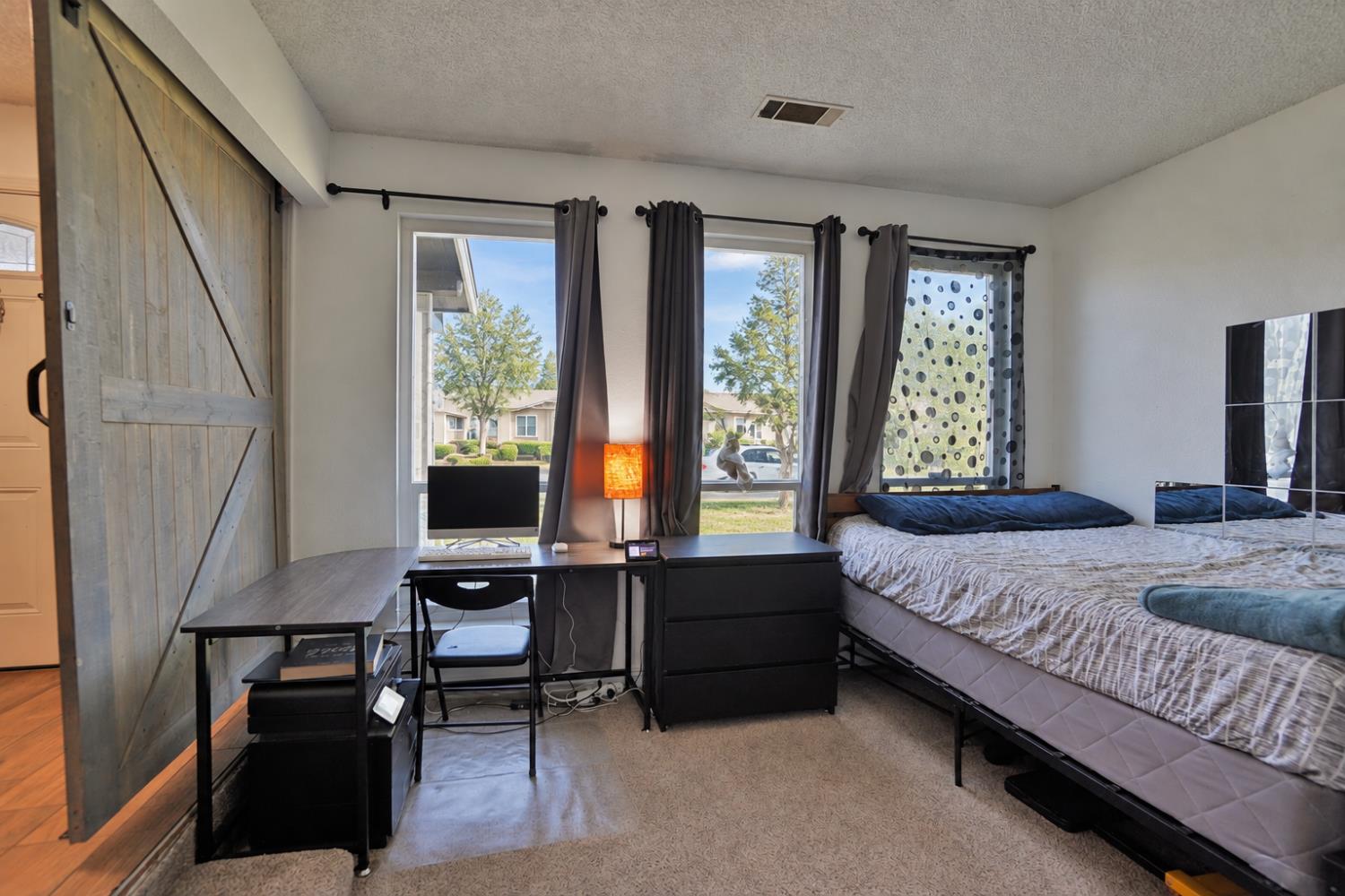 641 Meadow Ln, Lemoore, CA 93245