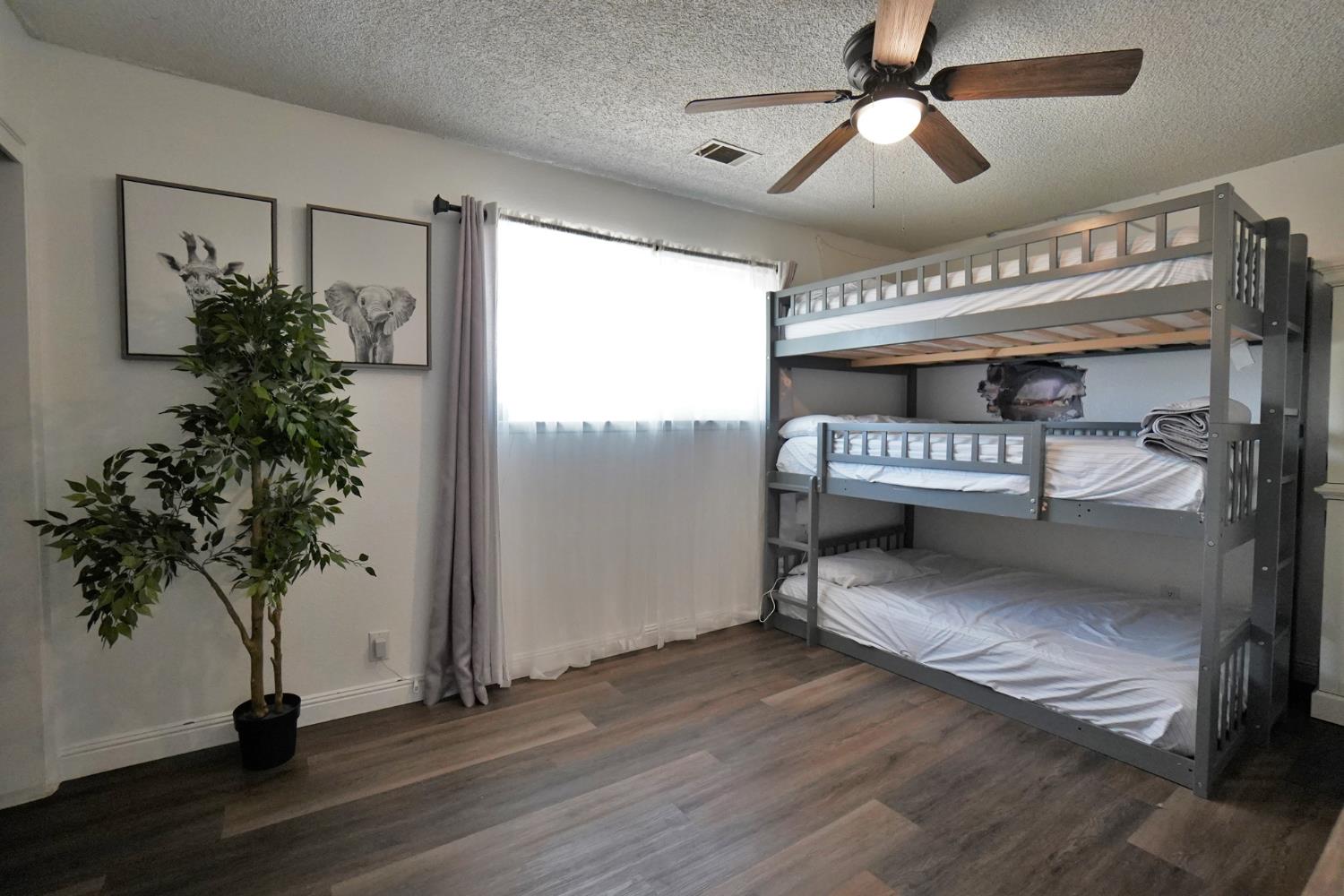 641 Meadow Ln, Lemoore, CA 93245