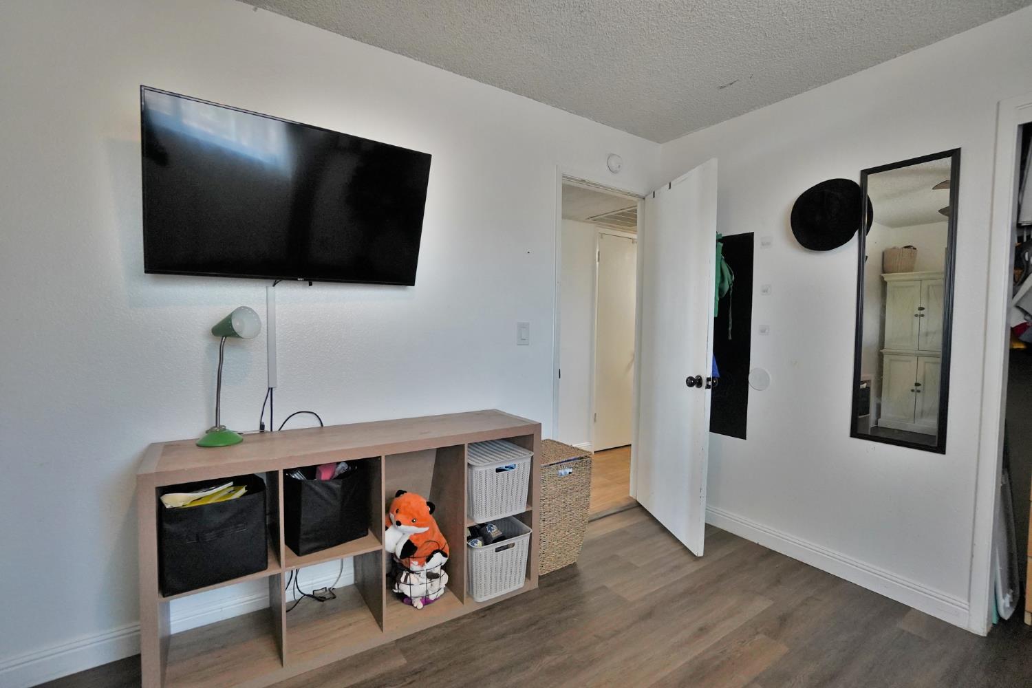 641 Meadow Ln, Lemoore, CA 93245