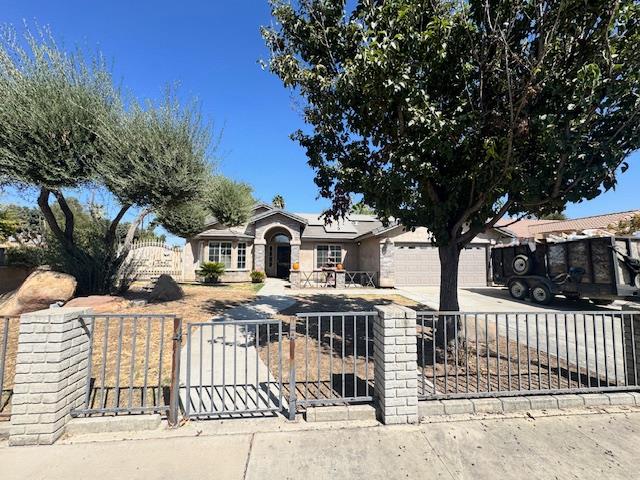 14498 W G St, Kerman, CA 93630
