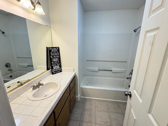 14498 W G St, Kerman, CA 93630